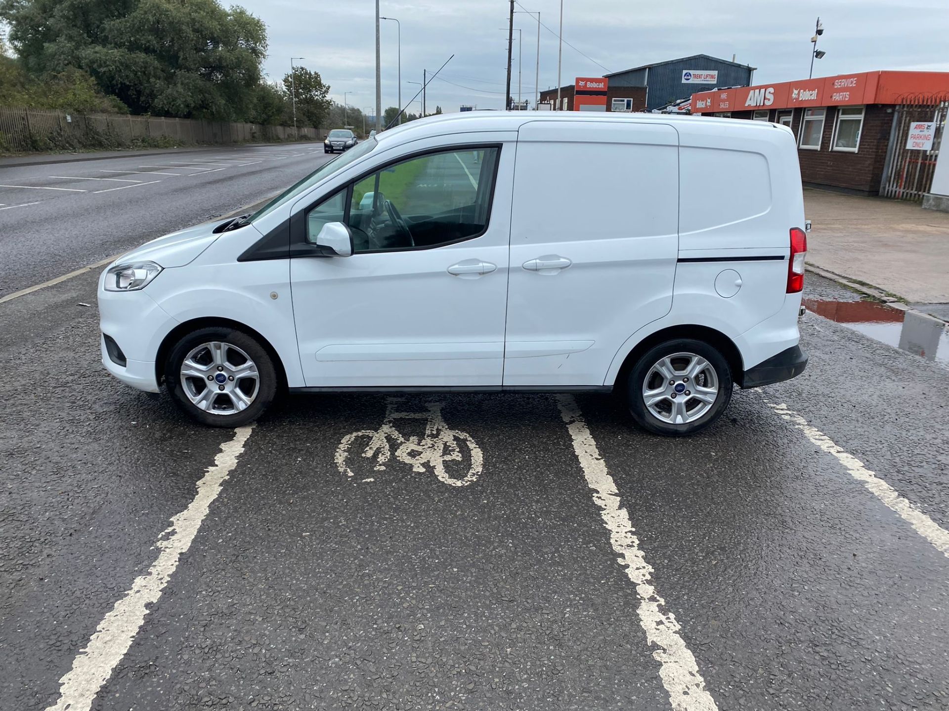 2019 19 FORD TRANSIT COURIER LIMITED PANEL VAN - ALLOY WHEELS - AIR CON - EURO 6. - Image 4 of 10