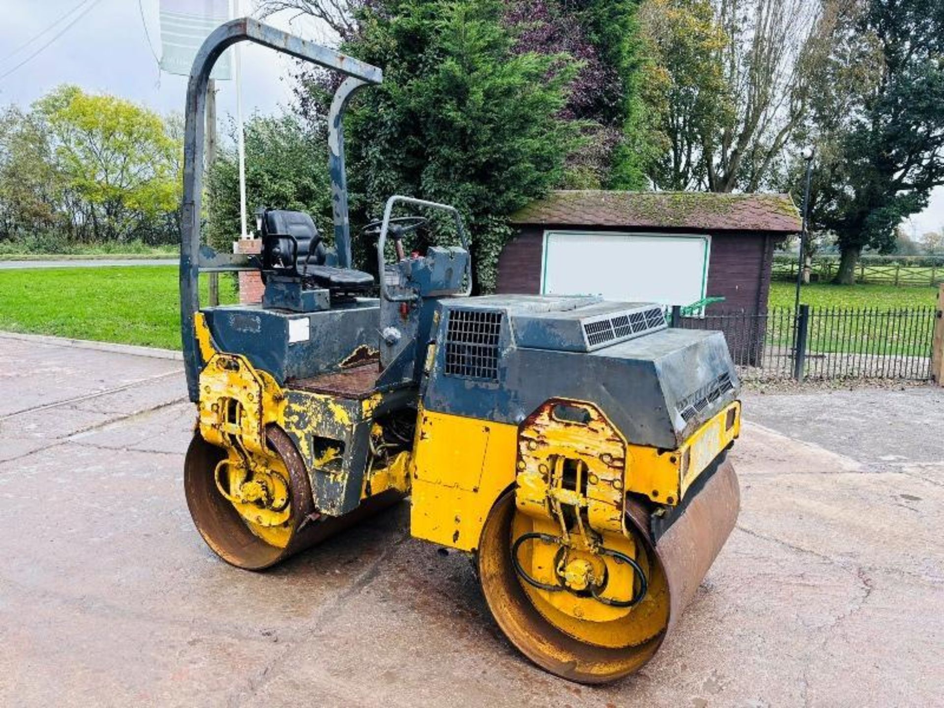 BOMAG BW135AD DOUBLE DRUM ROLLER C/W ROLE BAR - Image 10 of 11