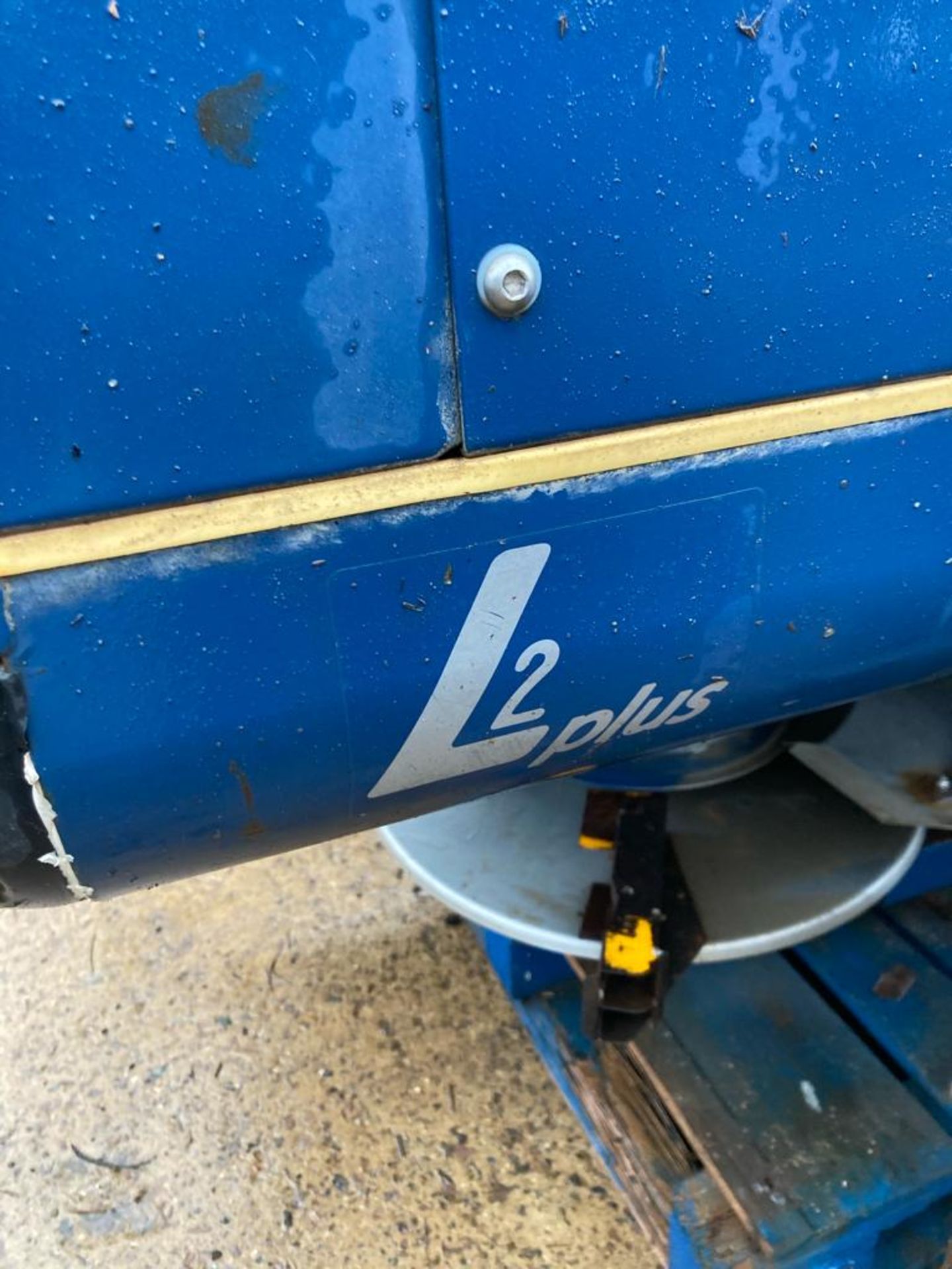 2009 KRM L2PLUS FERTILISER SPREADER - Image 3 of 9