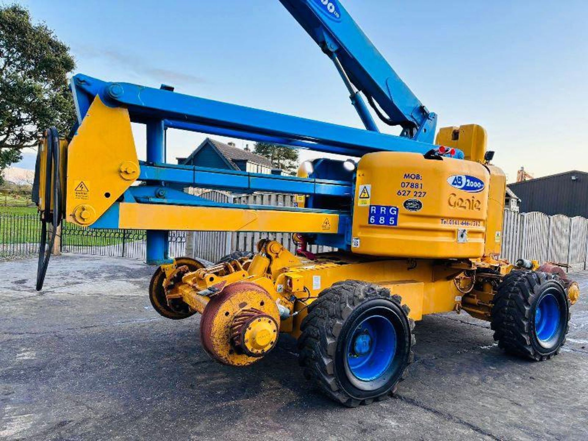GENIE Z-60/34 4WD ARTICULATED RAIL ROAD BOOM LIFT * 20.3 METER REACH * - Image 9 of 15