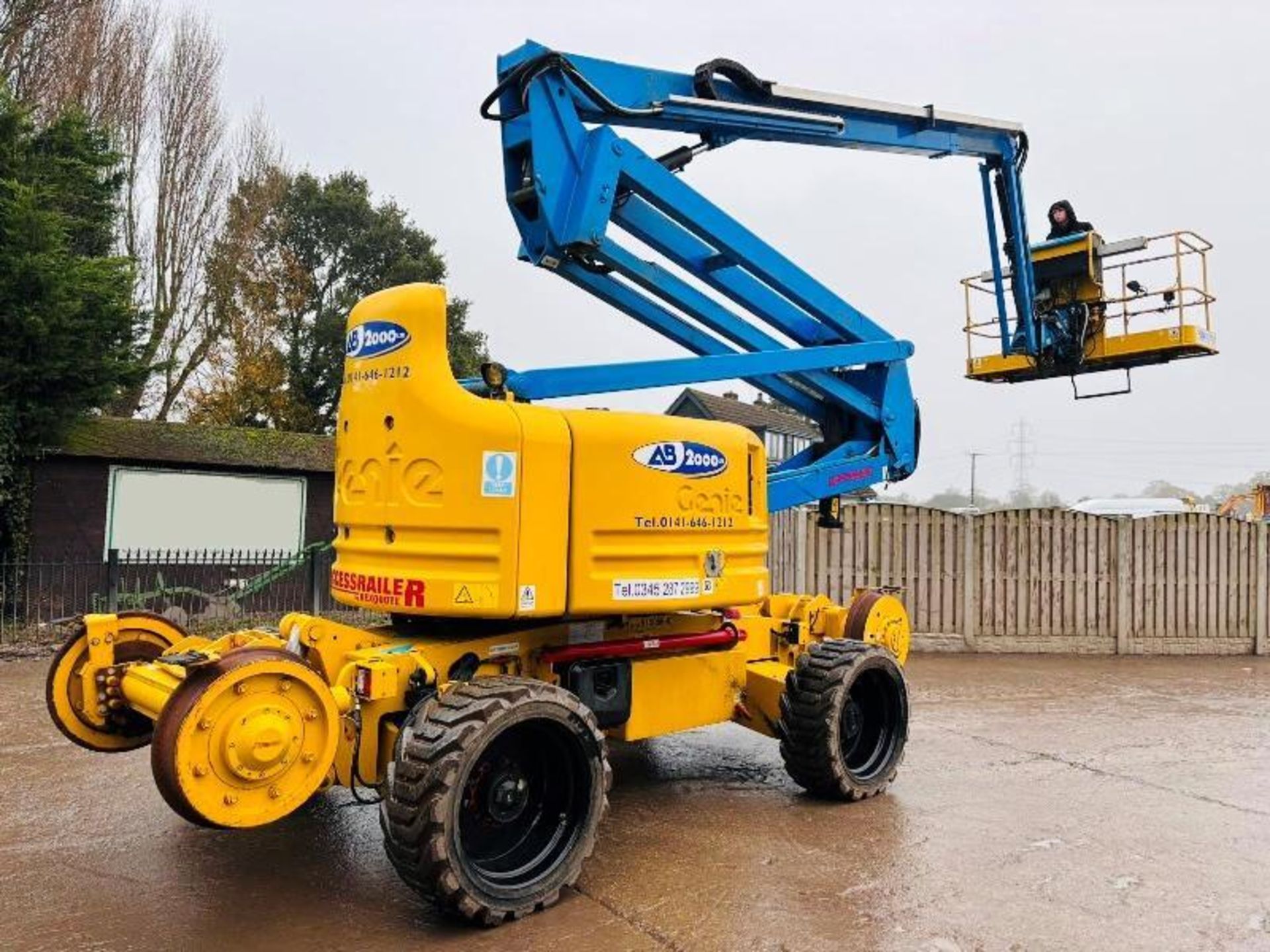 GENIE Z-60/34 4WD ARTICULATED RAIL ROAD BOOM LIFT *20.3 METERS* REMOTE CONTROL DRIVE - Image 12 of 15