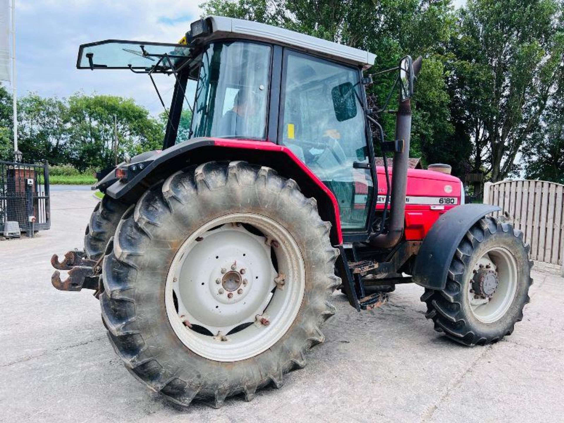 MASSEY FERGUSON 6180 4WD TRACTOR *5576 HOURS* C/W FRONT LINKAGE - Image 7 of 15