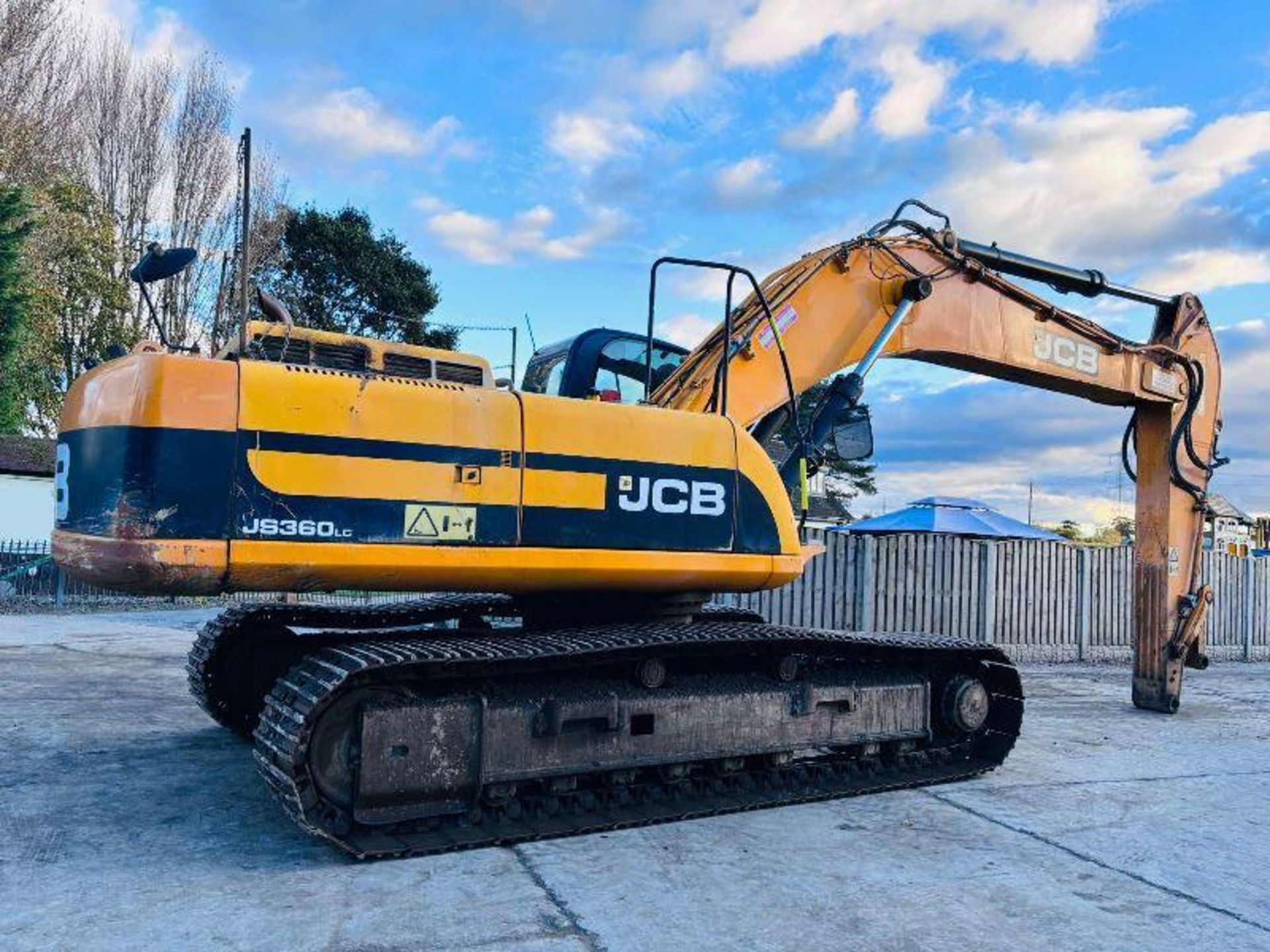 JCB JS360LC TRACKED EXCAVATOR *YEAR 2010* C/W REVERSE CAMERA - Image 18 of 19