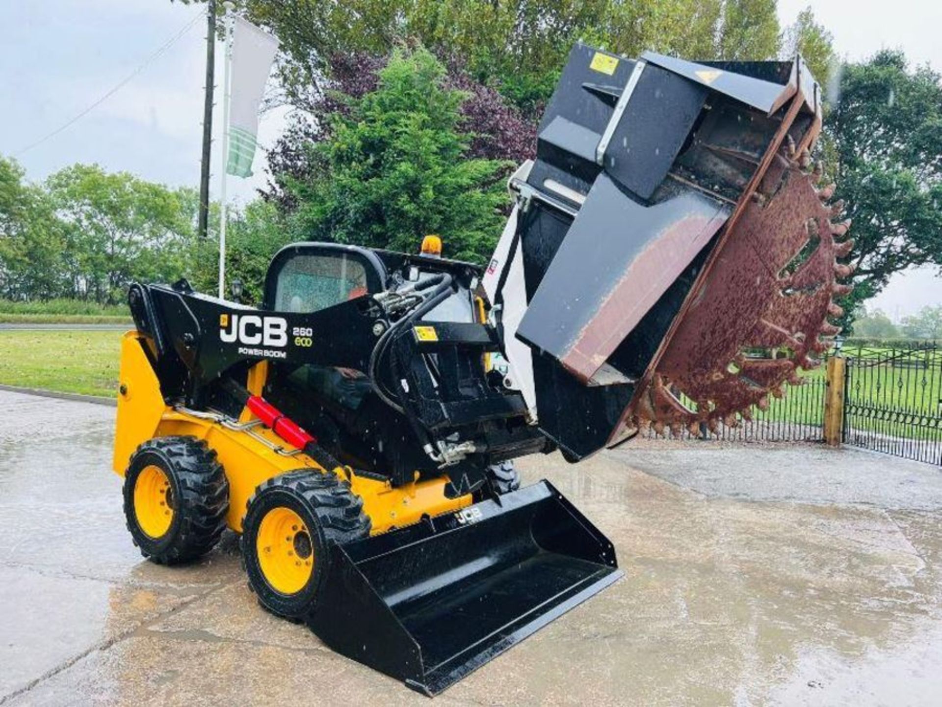 JCB 260 4WD SKIDSTEER *YEAR 2017, ONLY 182 HOURS * C/W WHEEL SAW - Image 5 of 18