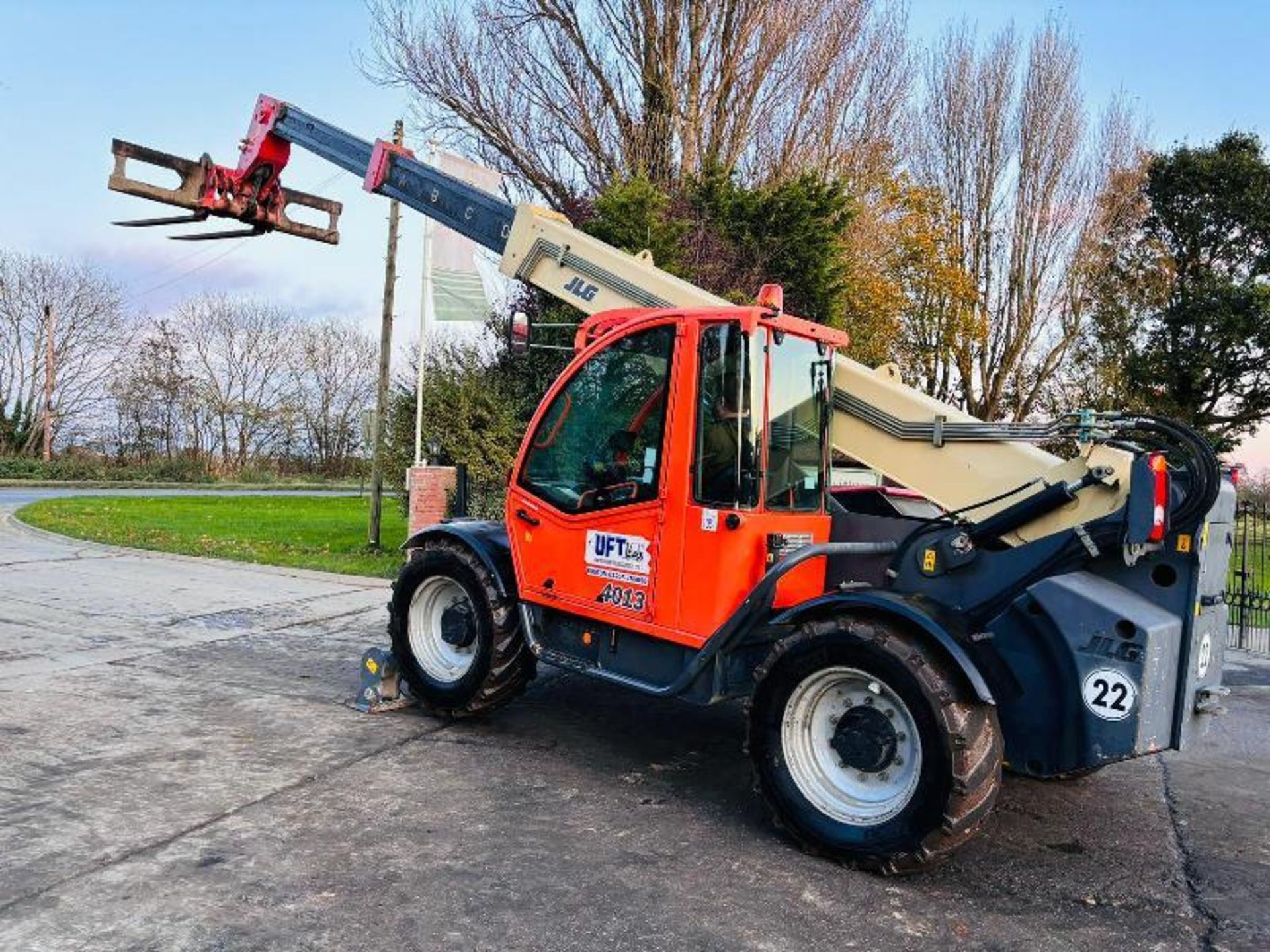JLG 4013 4WD TELEHANDLER *YEAR 2007, 6881 HOURS* C/W LONG PALLET TINES - Image 12 of 20