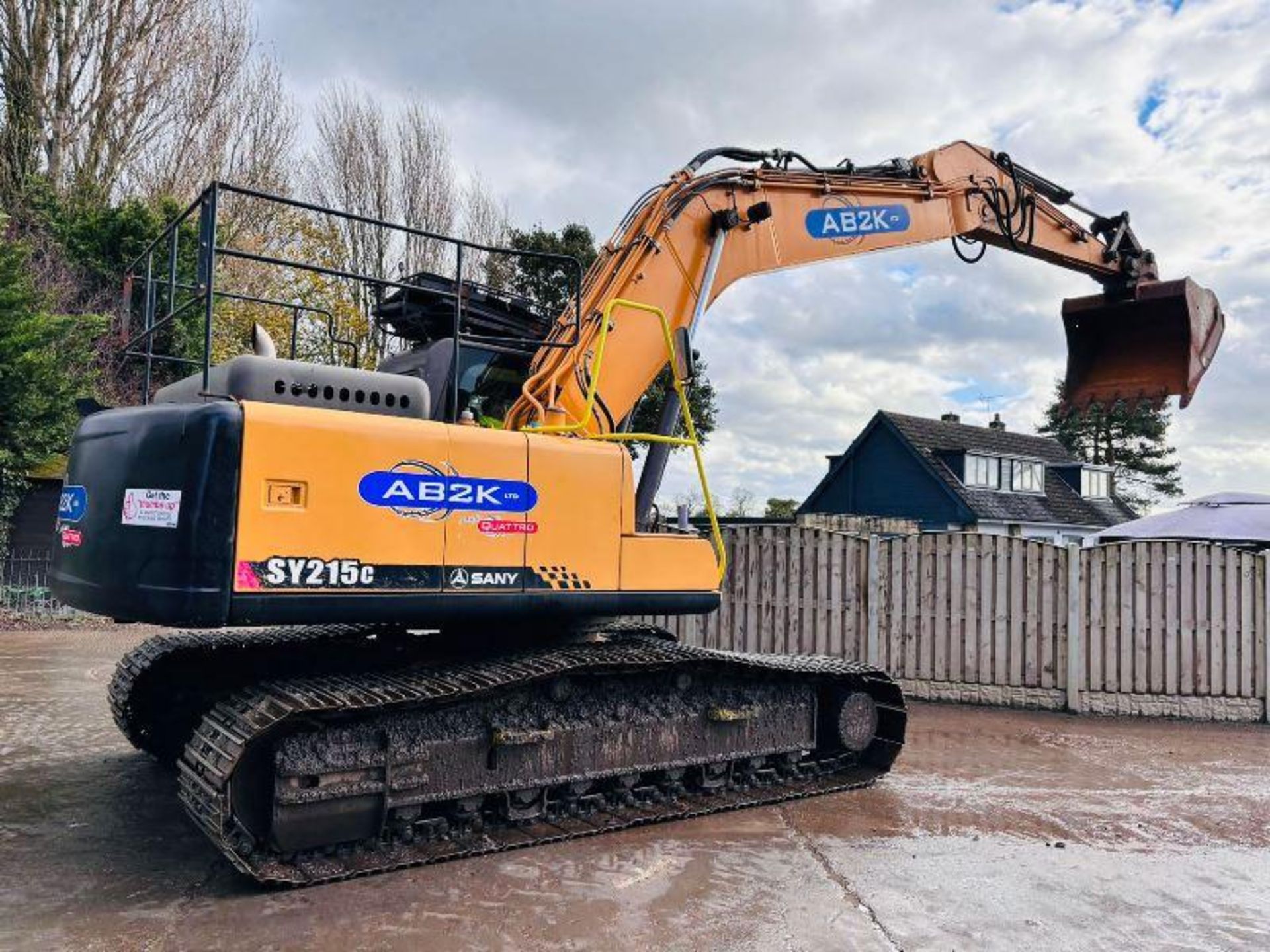 SANY SY215C TRACKED EXCAVATOR C/W QUICK HITCH & BUCKET. - Image 8 of 18