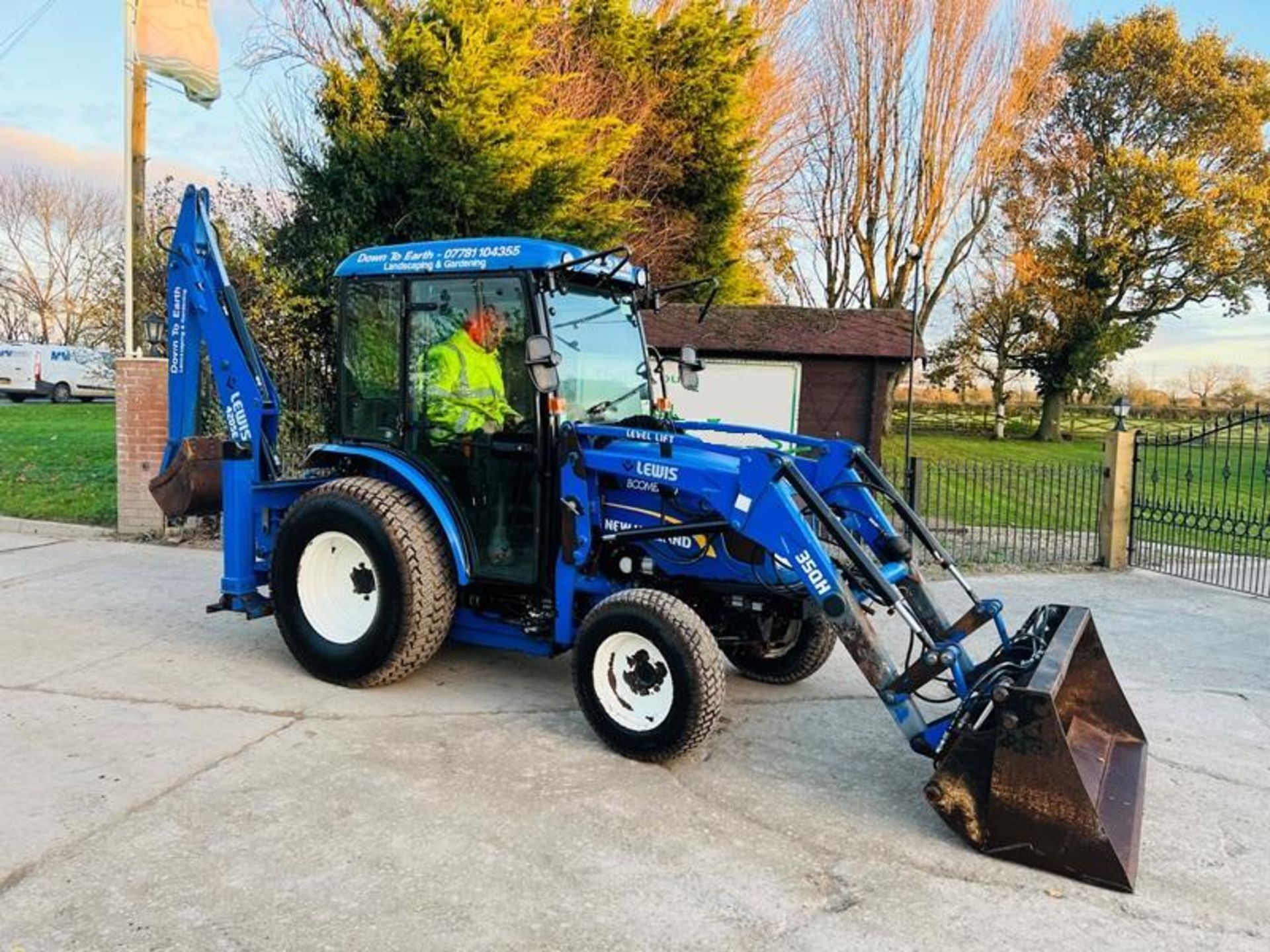 NEW HOLLAND BOOMER 40 4WD TRACTOR *YEAR 2014, ONLY 737 HRS* C/W LOADER & BACK TACTOR  - Image 9 of 19