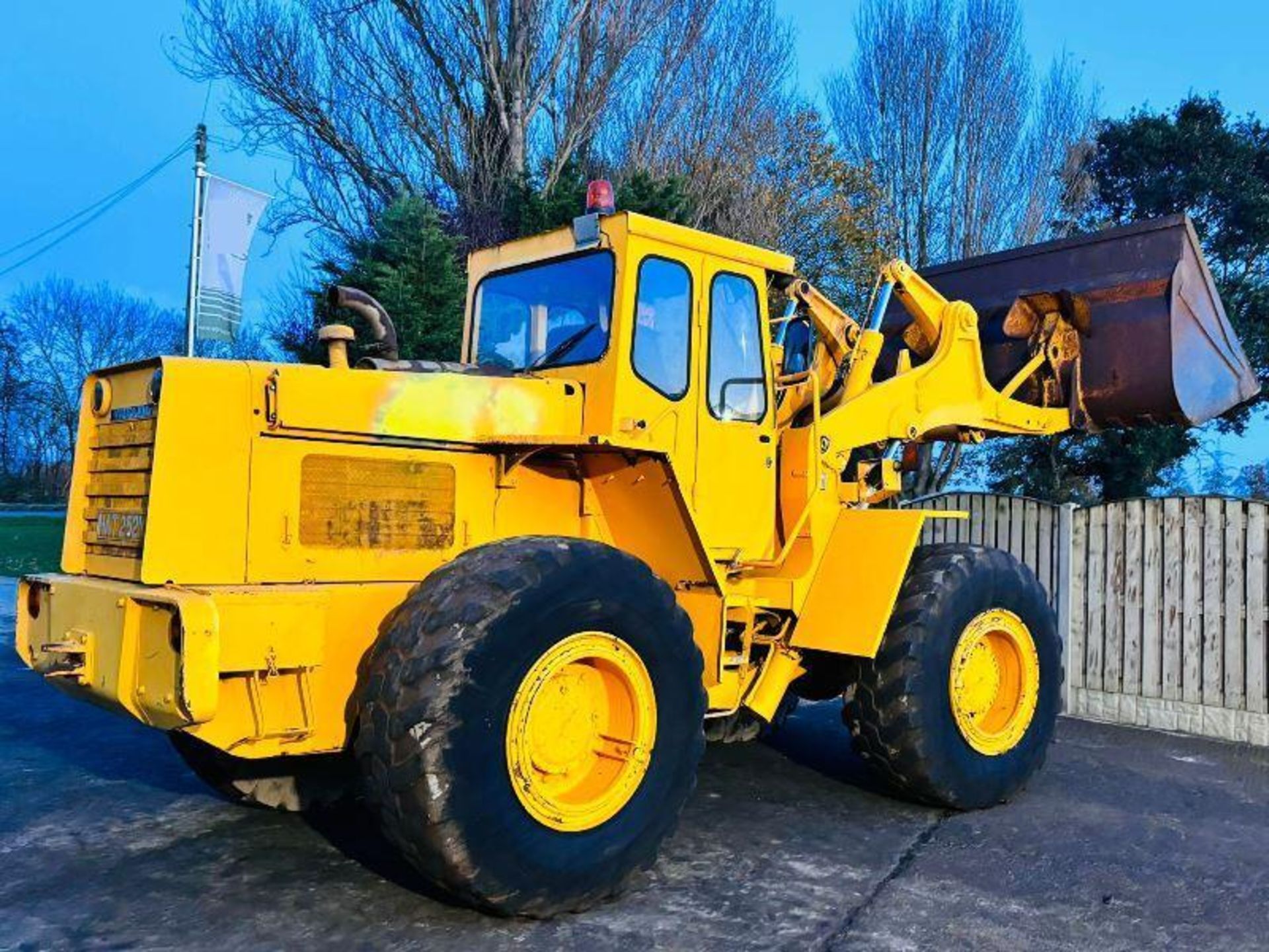 VOLVO LM846 4WD LOADING SHOVEL C/W BUCKET - Image 17 of 17