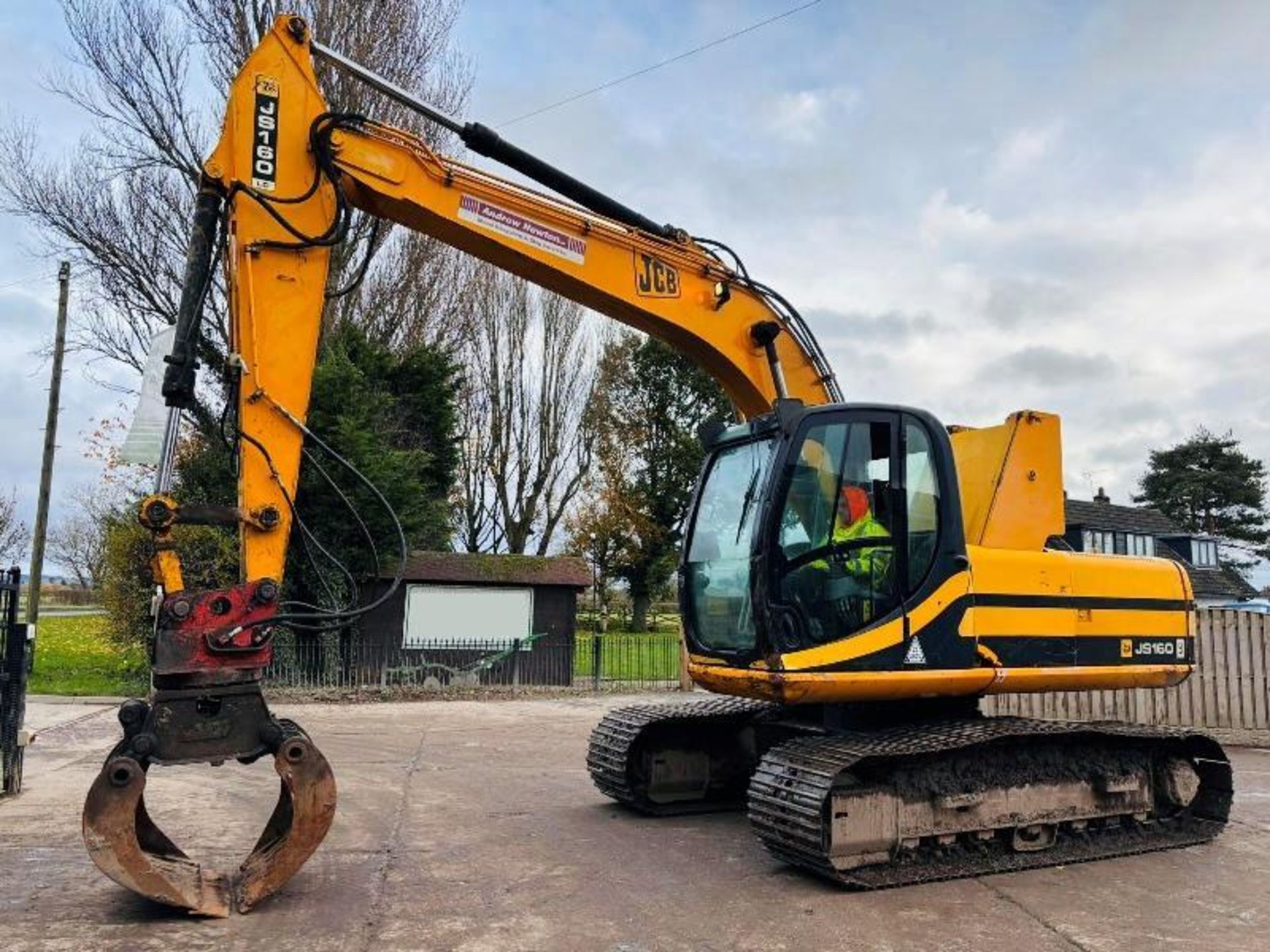 JCB JS160LC HIGH RISE CABIN SCRAP HANDLER C/W ROTATING SELECTOR GRAB - Image 4 of 16