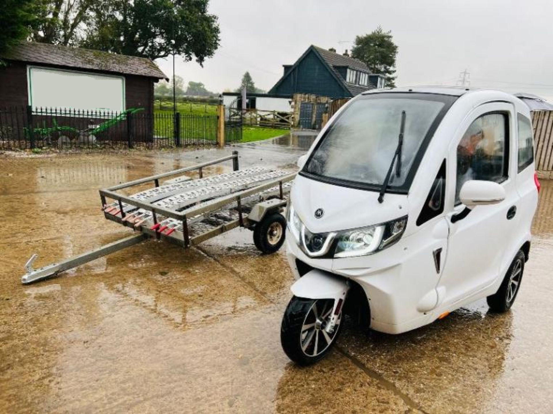 YINJIAN BATTERY POWERED TRICYCLE *YEAR 2021, ROAD REGISTERED* C/W TRAILER