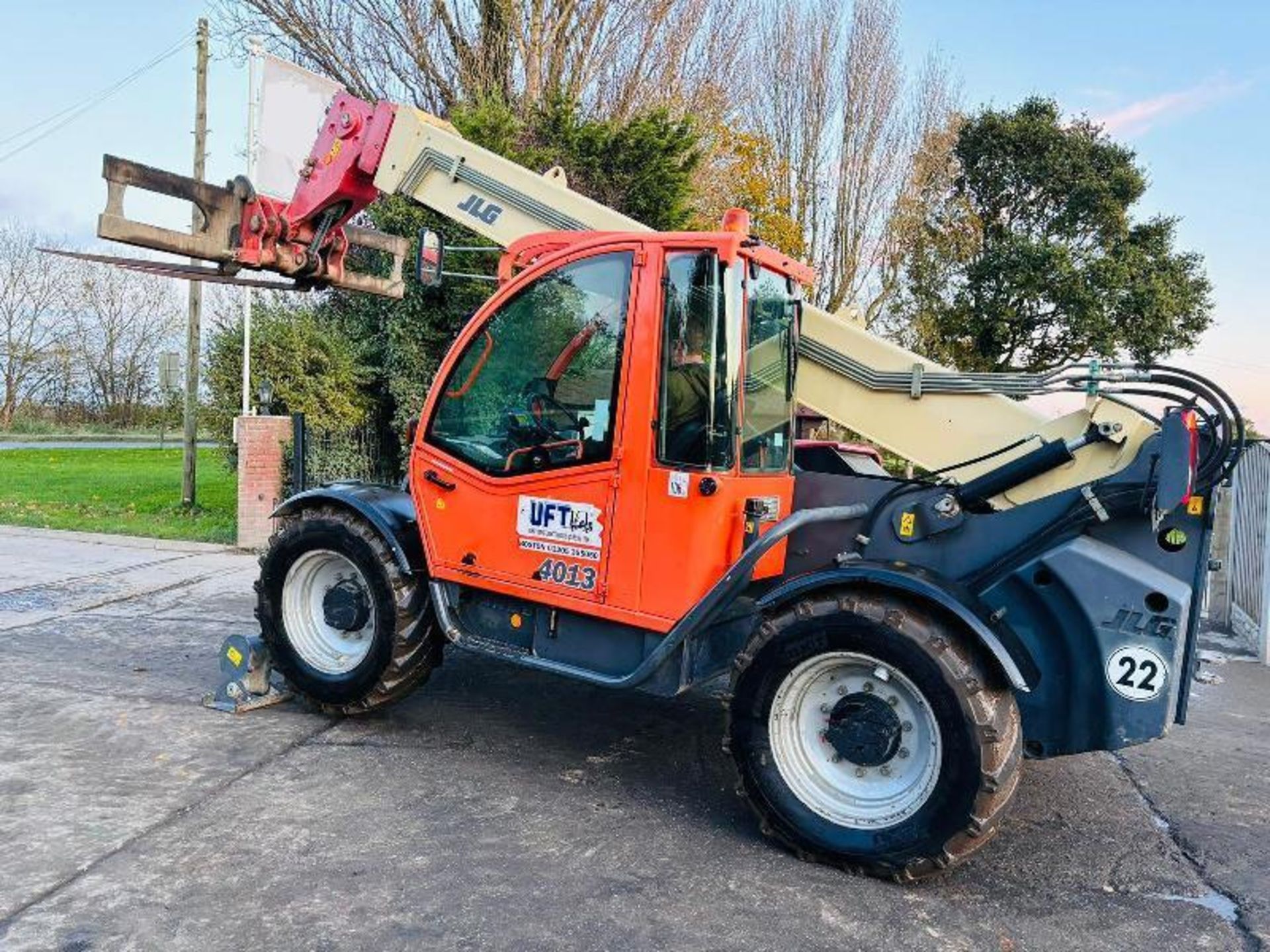 JLG 4013 4WD TELEHANDLER *YEAR 2007, 6881 HOURS* C/W LONG PALLET TINES - Image 19 of 20