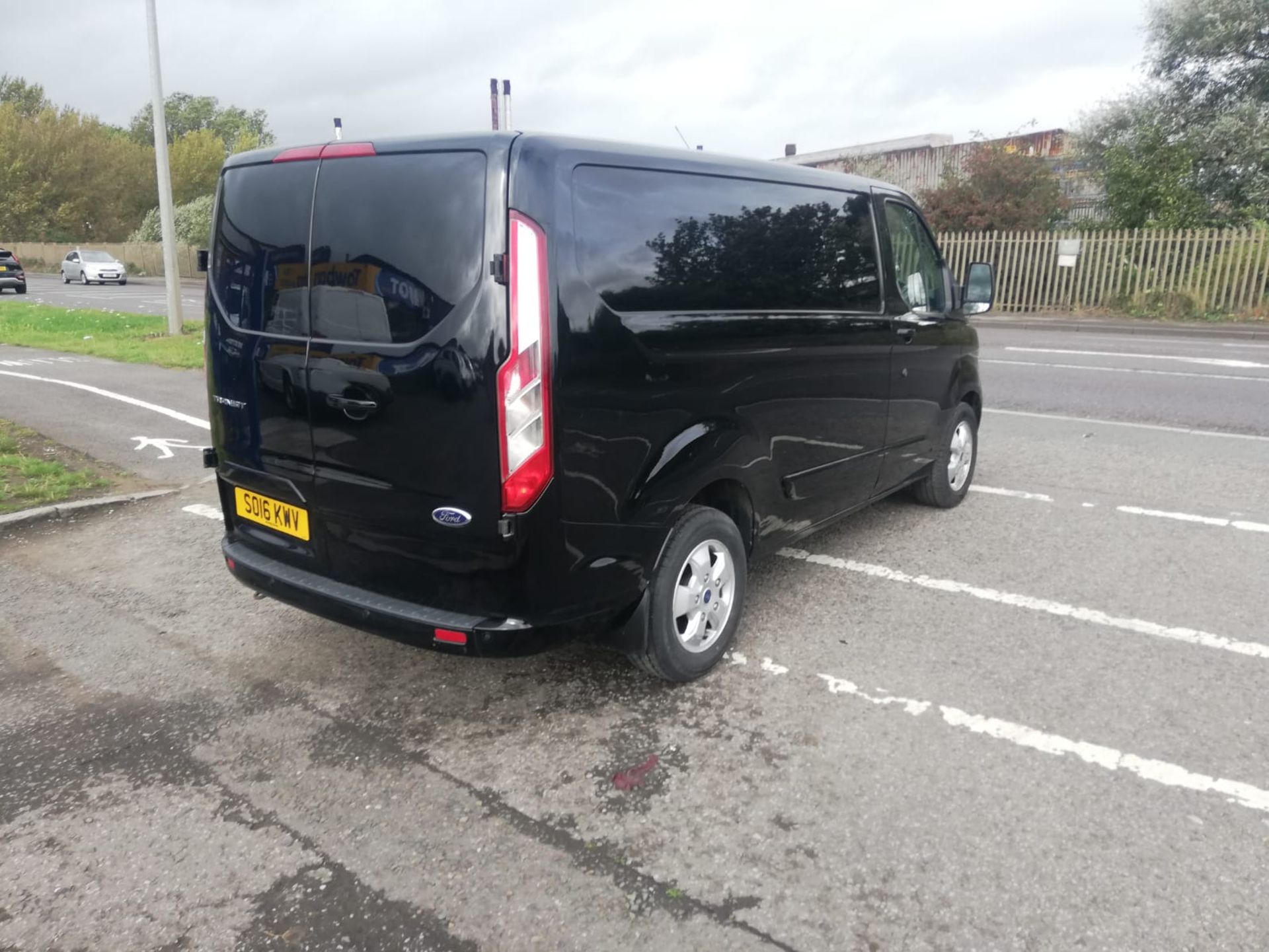 2016 16 FORD TRANSIT CUSTOM LIMITED 2.0 PANEL VAN - 64K MILES - EURO 6 - AIR CON - ALLOY WHEELS - Image 7 of 10