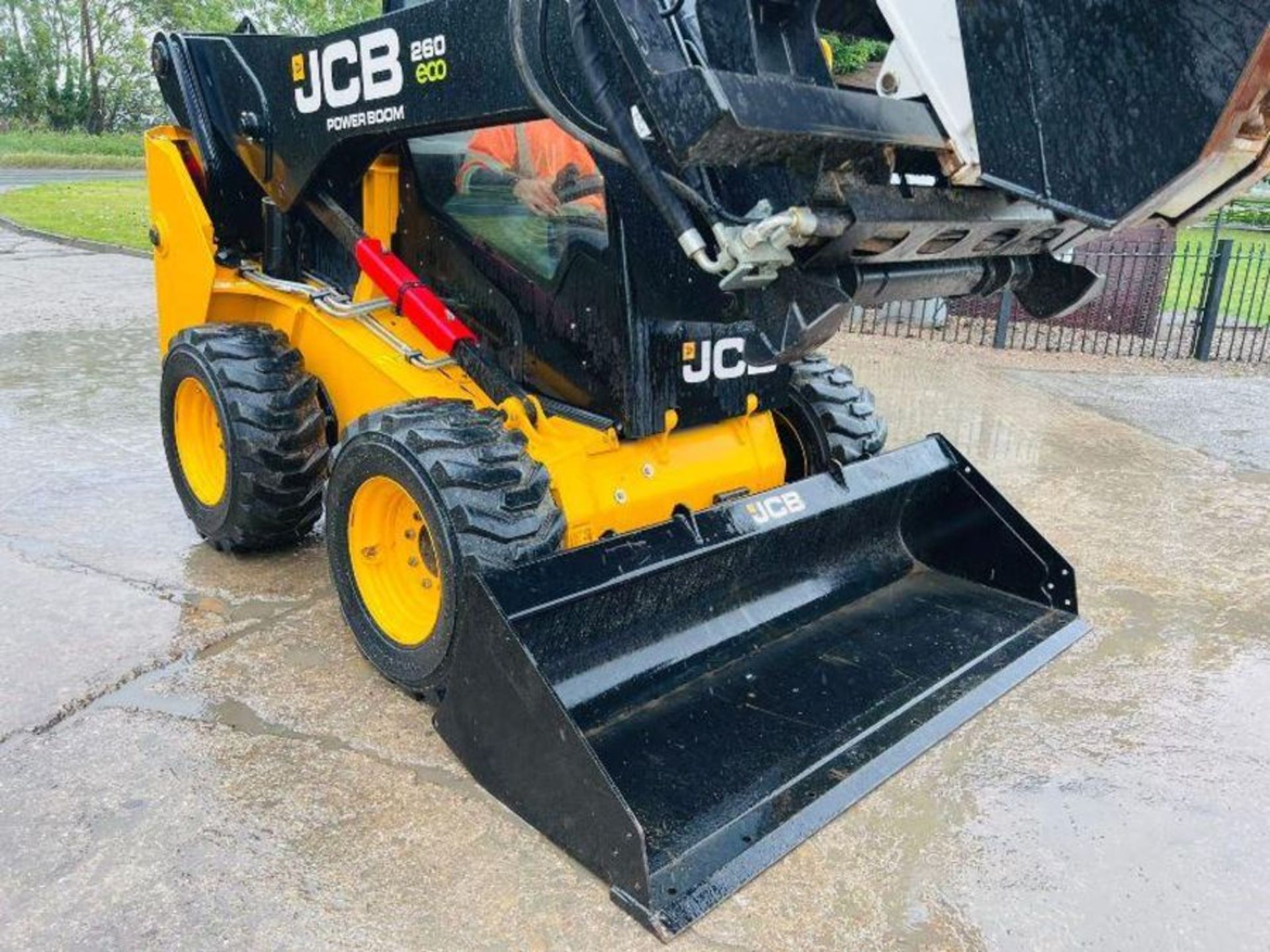 JCB 260 4WD SKIDSTEER *YEAR 2017, ONLY 182 HOURS * C/W WHEEL SAW - Image 16 of 18
