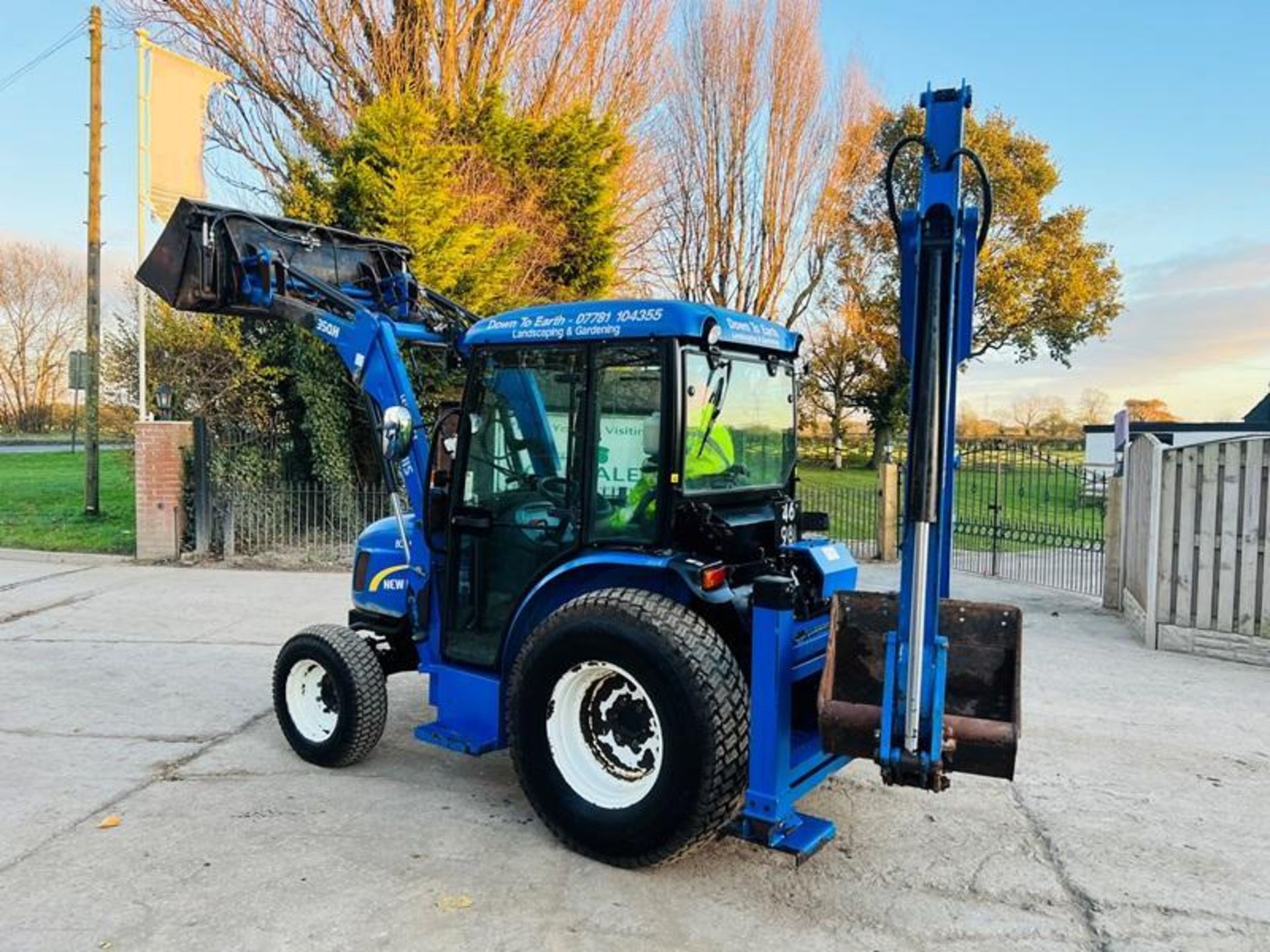 NEW HOLLAND BOOMER 40 4WD TRACTOR *YEAR 2014, ONLY 737 HRS* C/W LOADER & BACK TACTOR  - Image 3 of 19