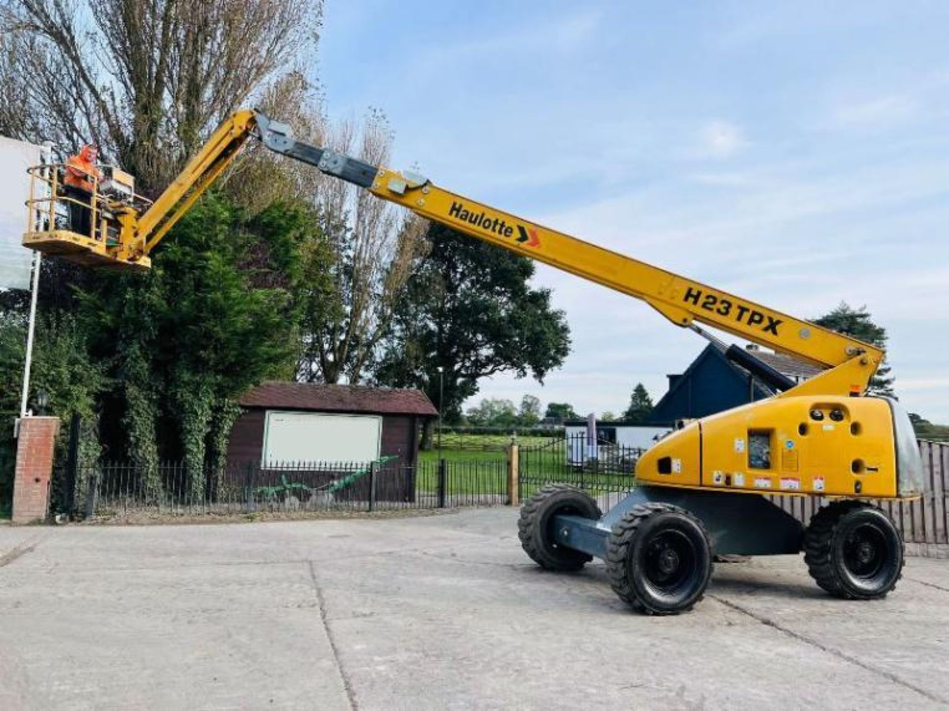 HAULOTTE H23TPX AIREL PLATFORM *23 METER REACH, YEAR 2013* C/W TELESCOPIC BOOM - Image 2 of 12