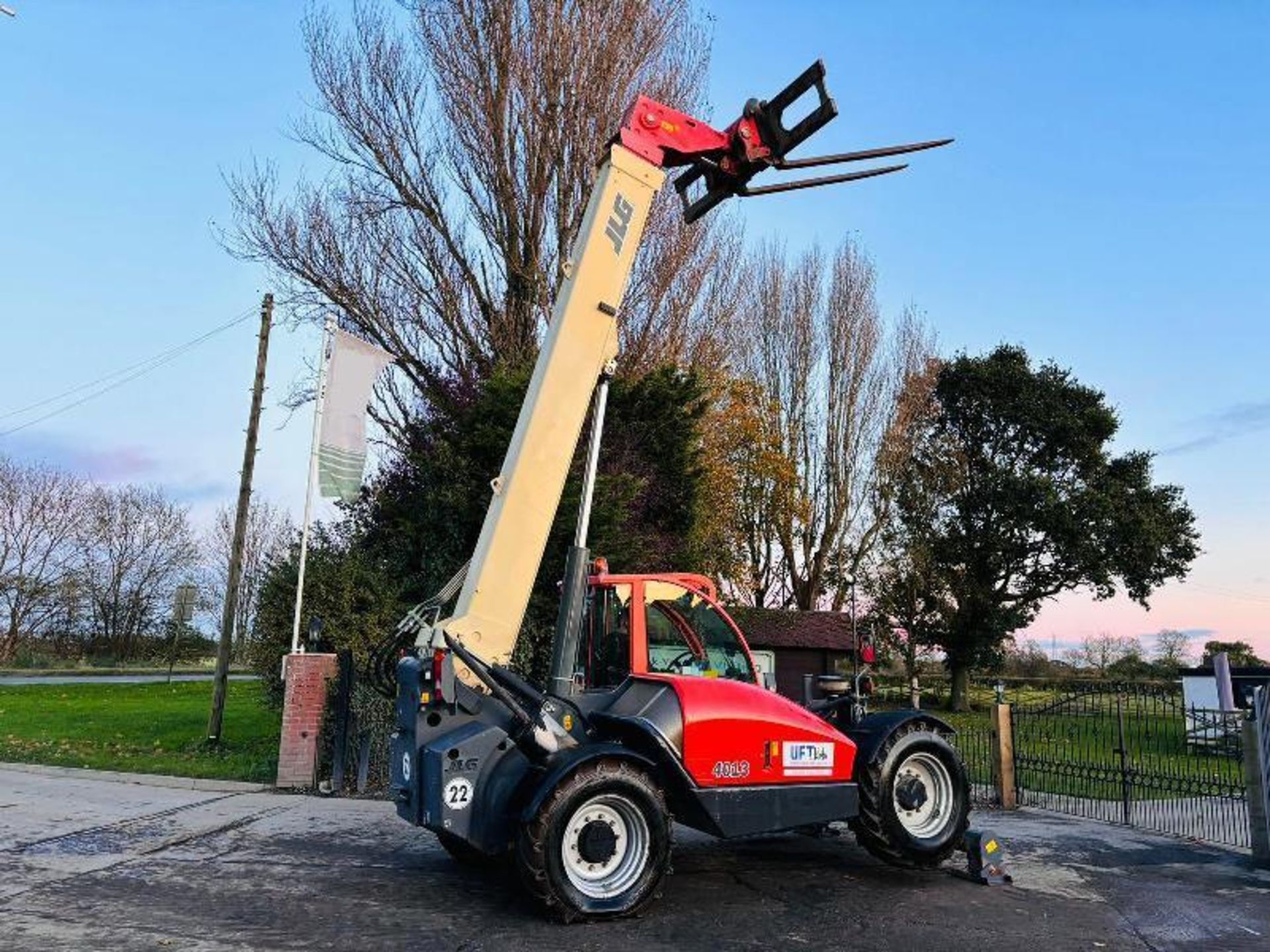 JLG 4013 4WD TELEHANDLER *YEAR 2007, 6881 HOURS* C/W LONG PALLET TINES - Image 18 of 20
