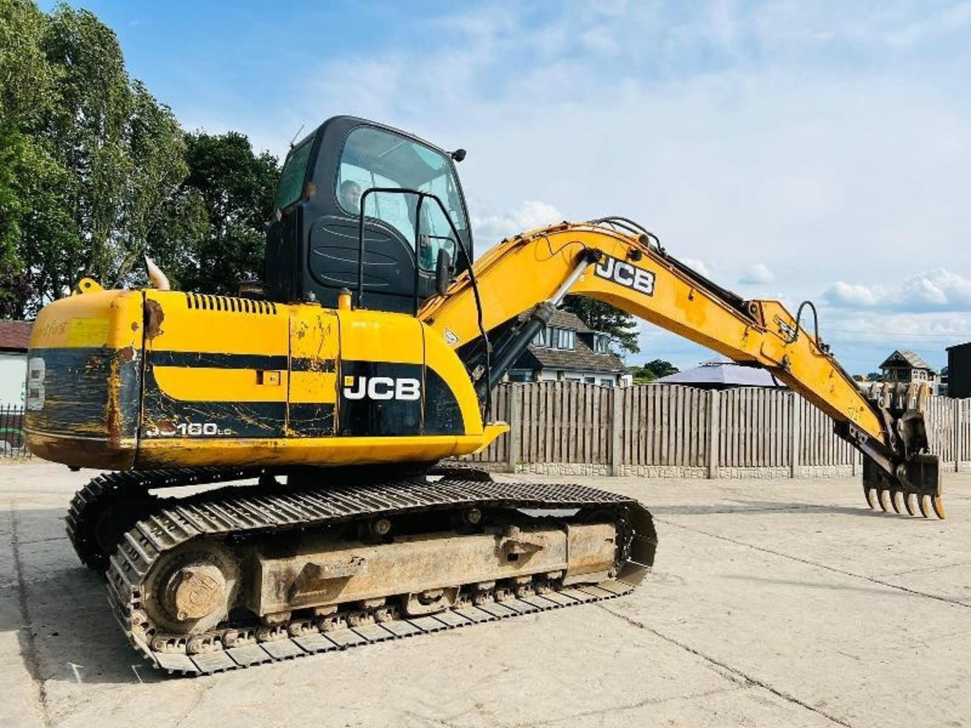 JCB JS160 HIGH RISED CABIN TRACKED EXCAVATOR C/W GRAPPLE GRAB - Image 2 of 12