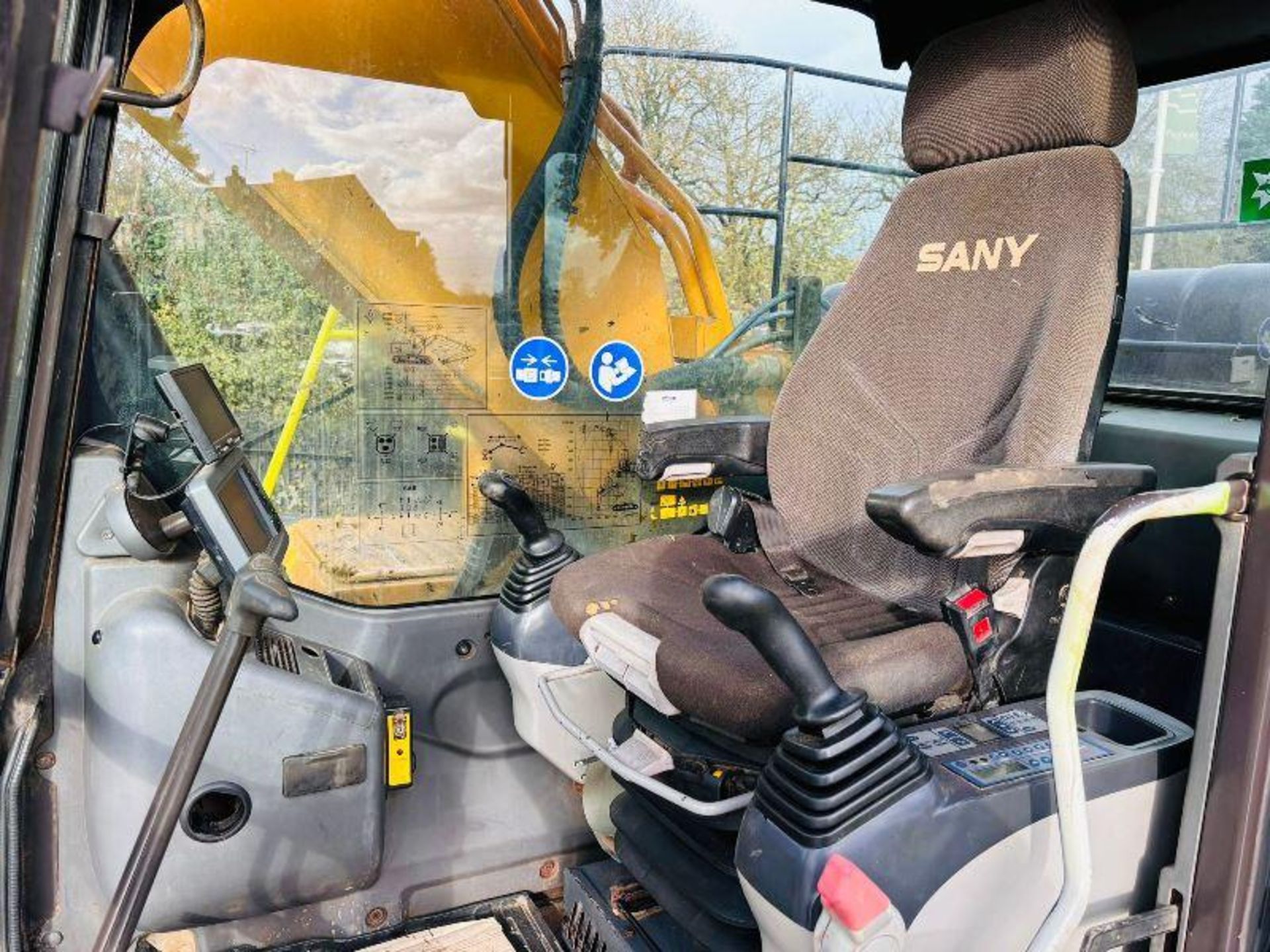 SANY SY215C TRACKED EXCAVATOR C/W QUICK HITCH & BUCKET. - Image 9 of 18