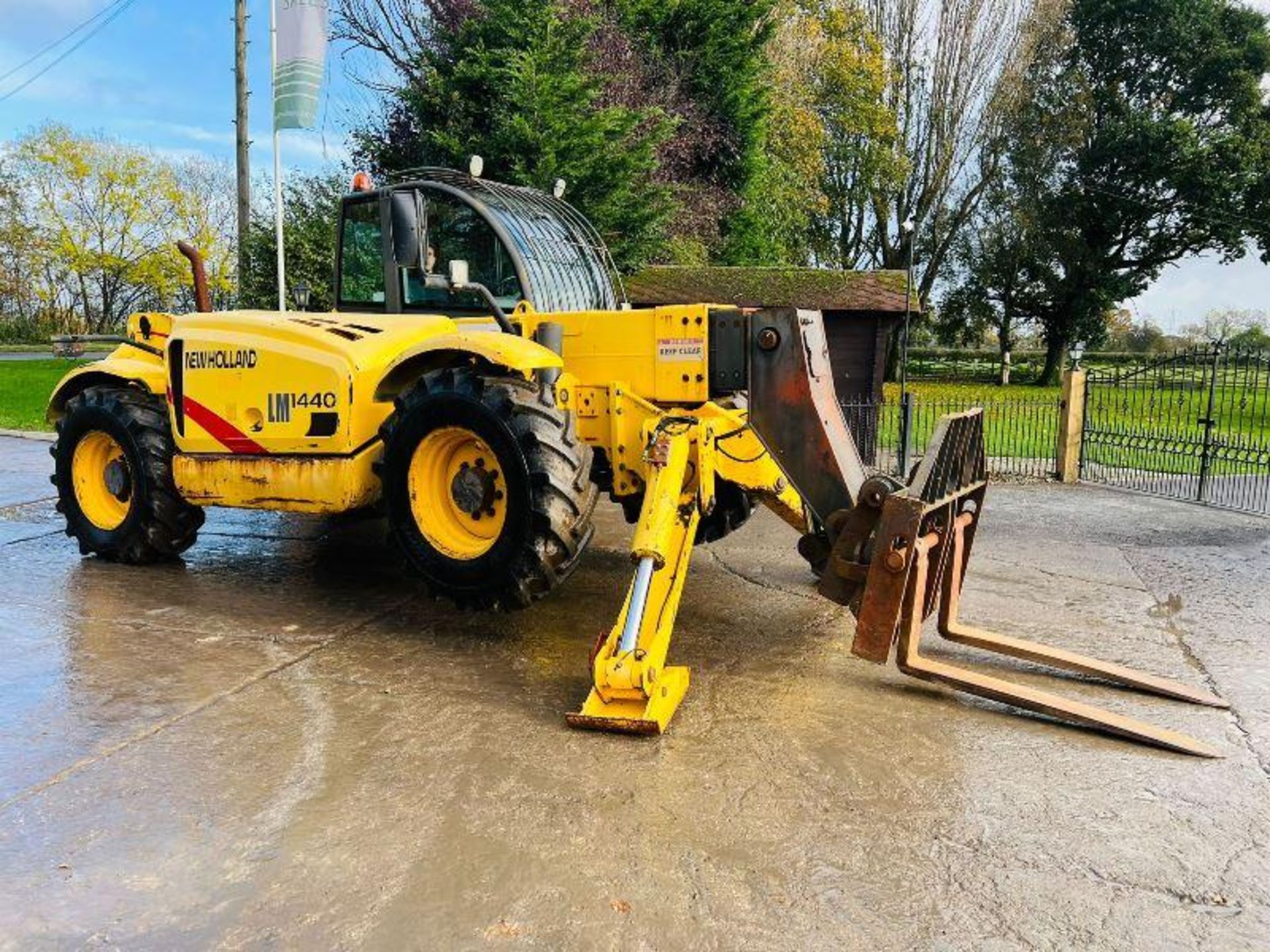 NEW HOLLAND LM1440 4WD TELEHANDLER *14 METER REACH* C/W PALLET TINES - Image 14 of 18