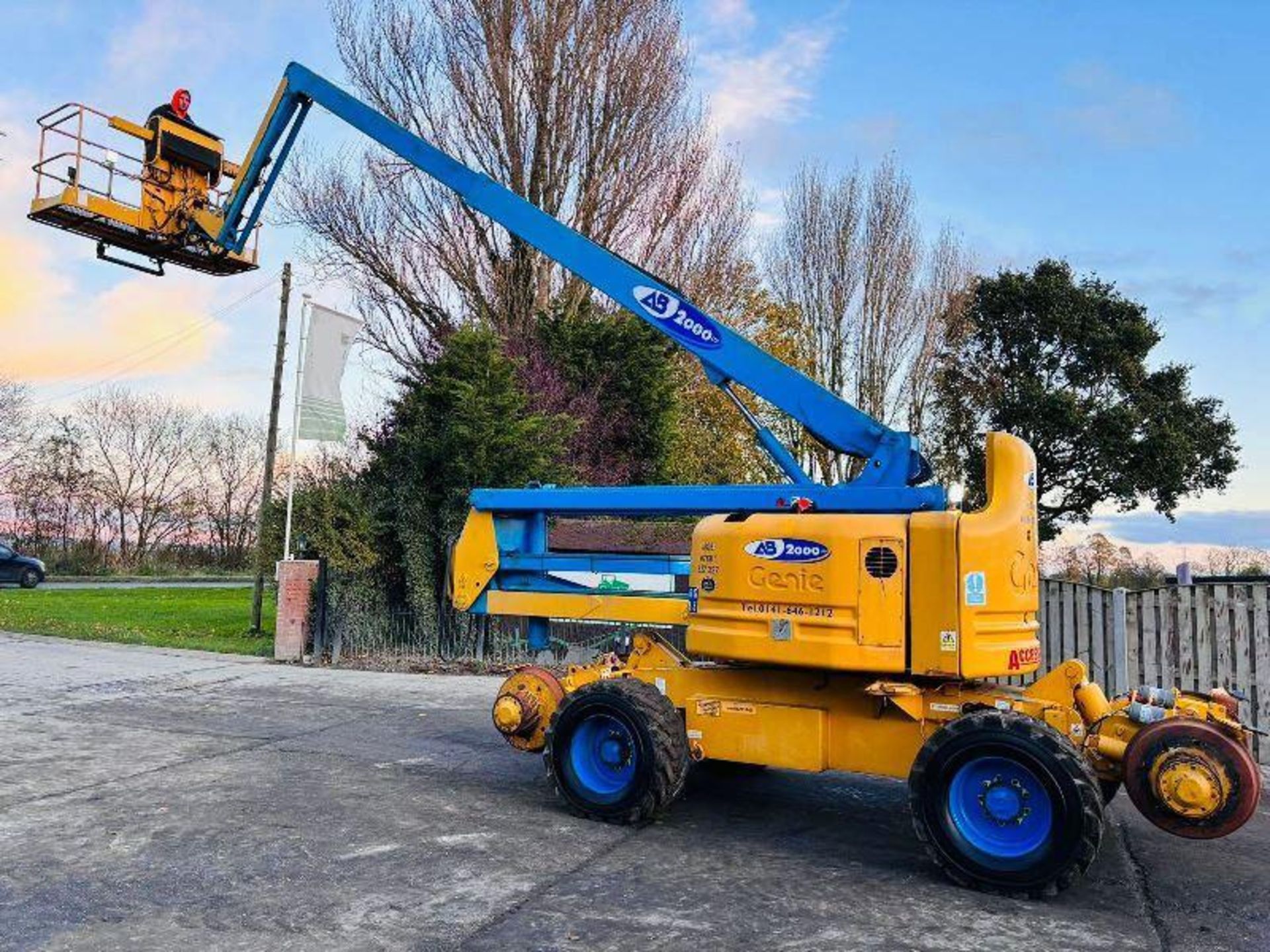 GENIE Z-60/34 4WD ARTICULATED RAIL ROAD BOOM LIFT * 20.3 METER REACH * - Image 3 of 15