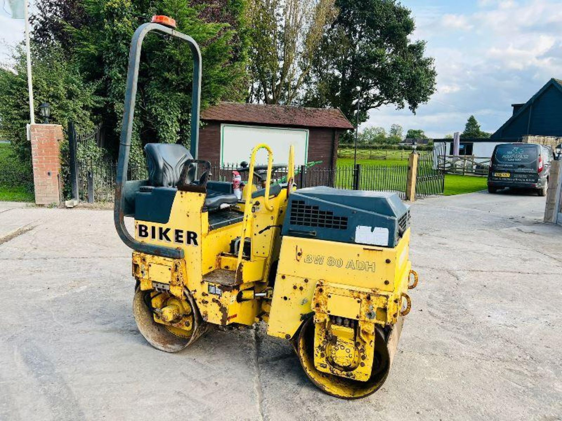 BOMAG BW80 ADH DOUBLE DRUM ROLLER C/W ROLE BAR - Image 4 of 12