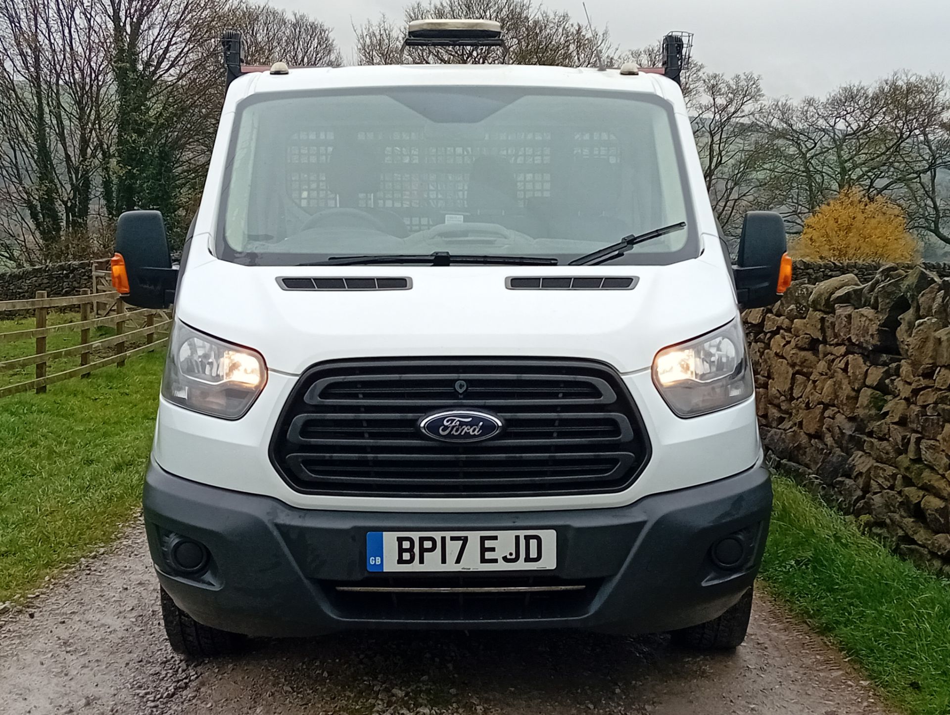 2017 FORD TRANSIT 2.0 ECOBLUE DROPSIDE - 159,000 MILES - EURO 6 - JUST SERVICED - TOW BAR. - Image 3 of 8