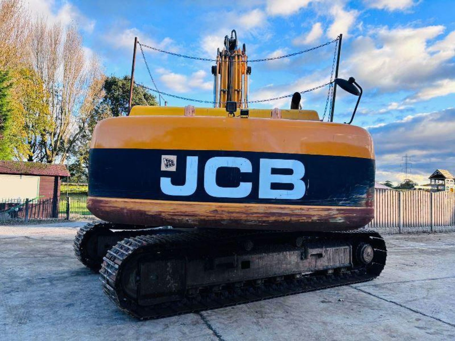 JCB JS360LC TRACKED EXCAVATOR *YEAR 2010* C/W REVERSE CAMERA - Image 2 of 19