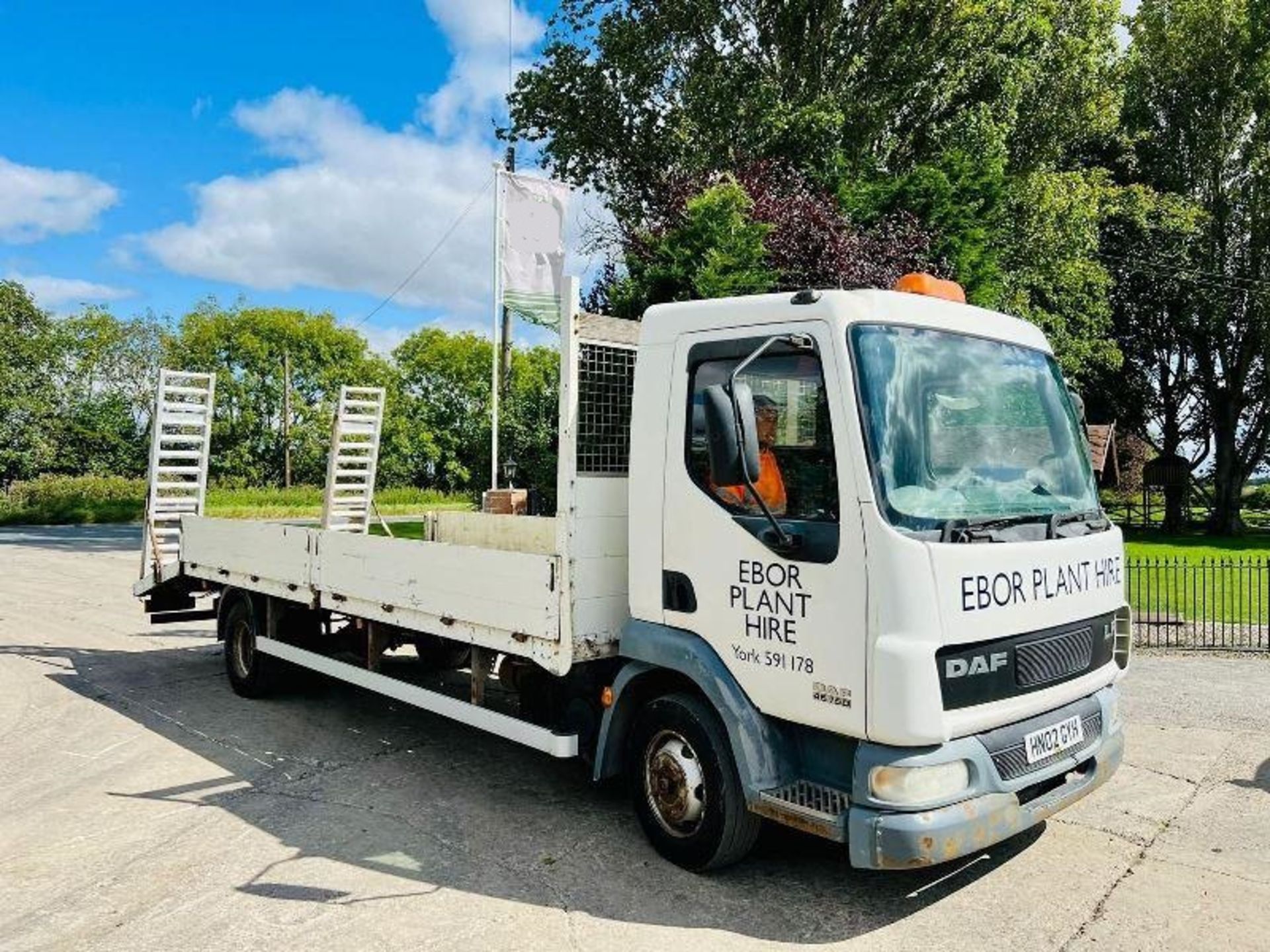 DAF 45.150 4X2 BEAVER TAIL LORRY C/W ALLOY RAMPS