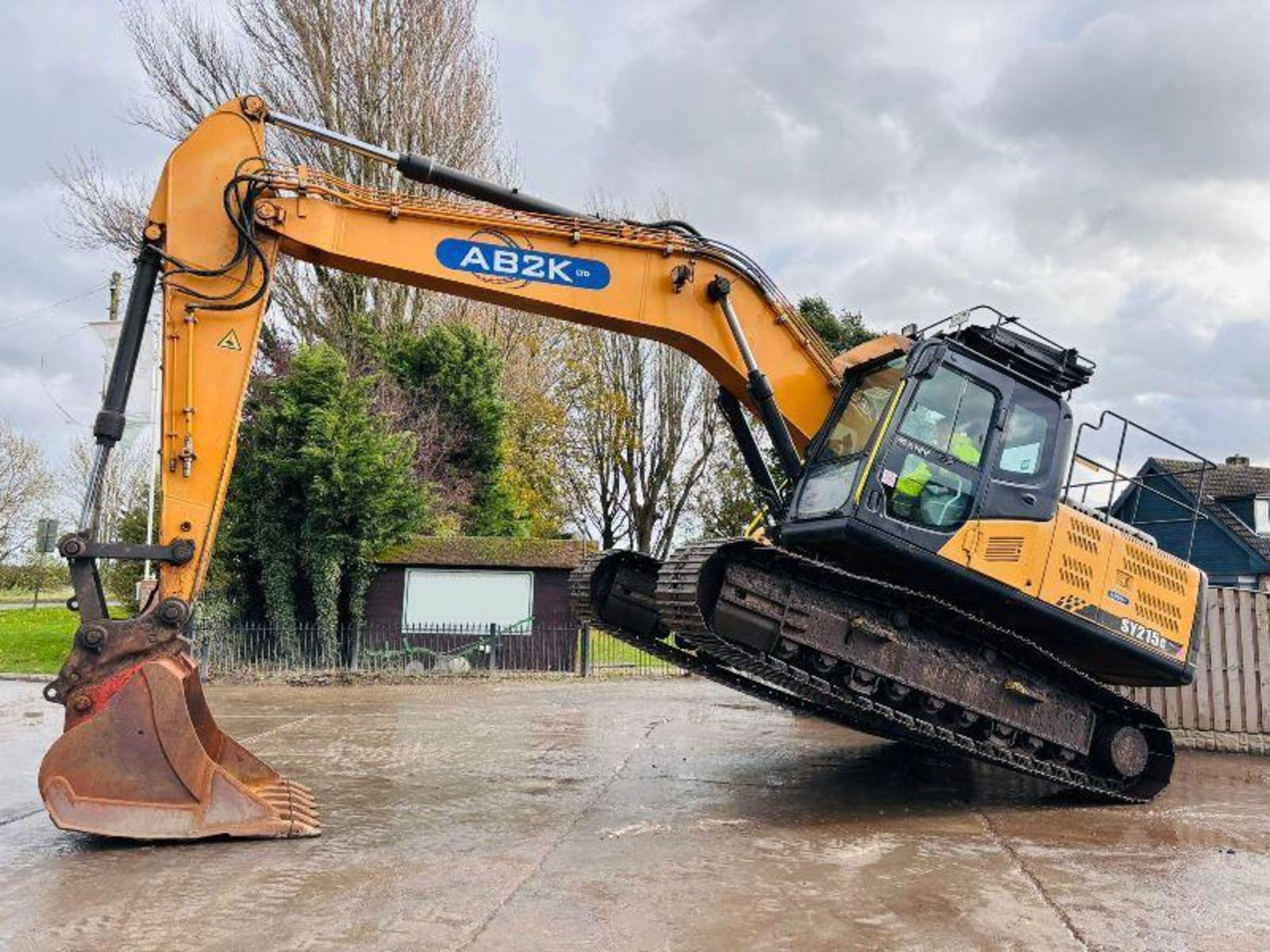 SANY SY215C TRACKED EXCAVATOR C/W QUICK HITCH & BUCKET. - Image 2 of 18