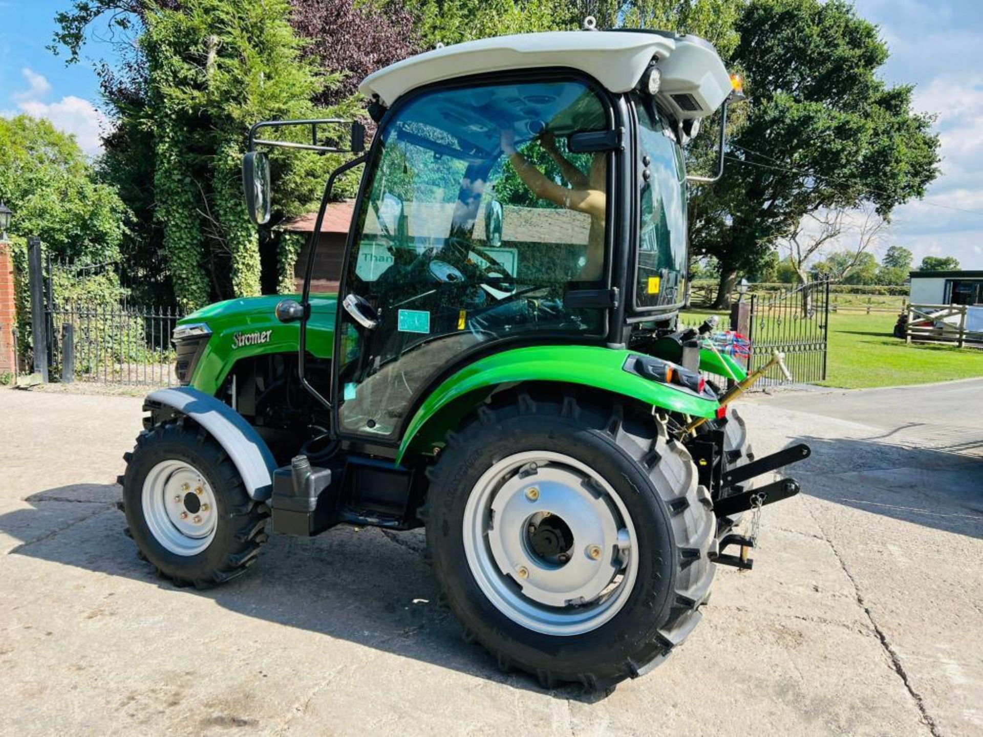 ** BRAND NEW SIROMER 404 4WD TRACTOR WITH SYNCHRO CAB ** - Image 4 of 17