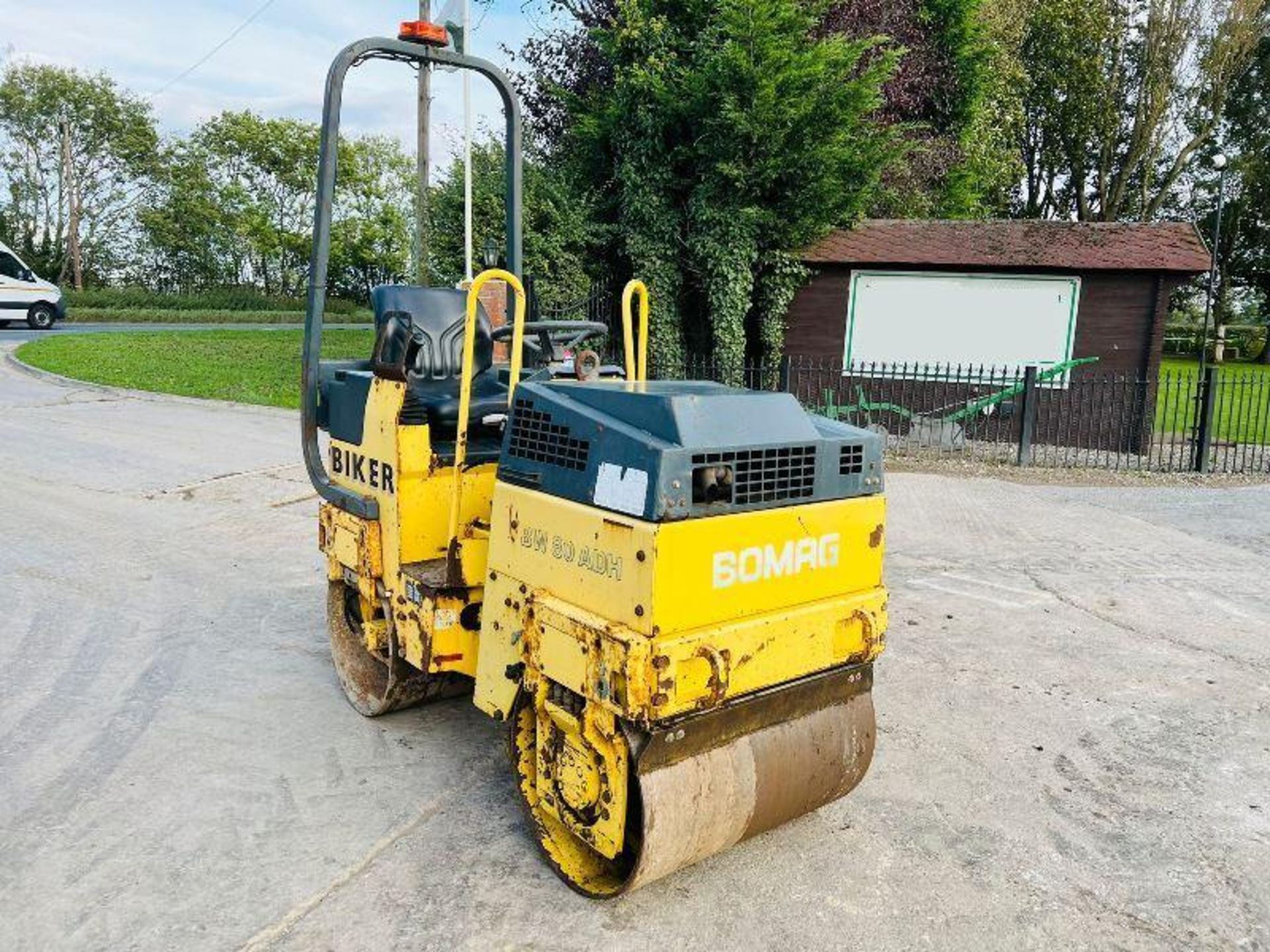 BOMAG BW80 ADH DOUBLE DRUM ROLLER C/W ROLE BAR - Image 12 of 12