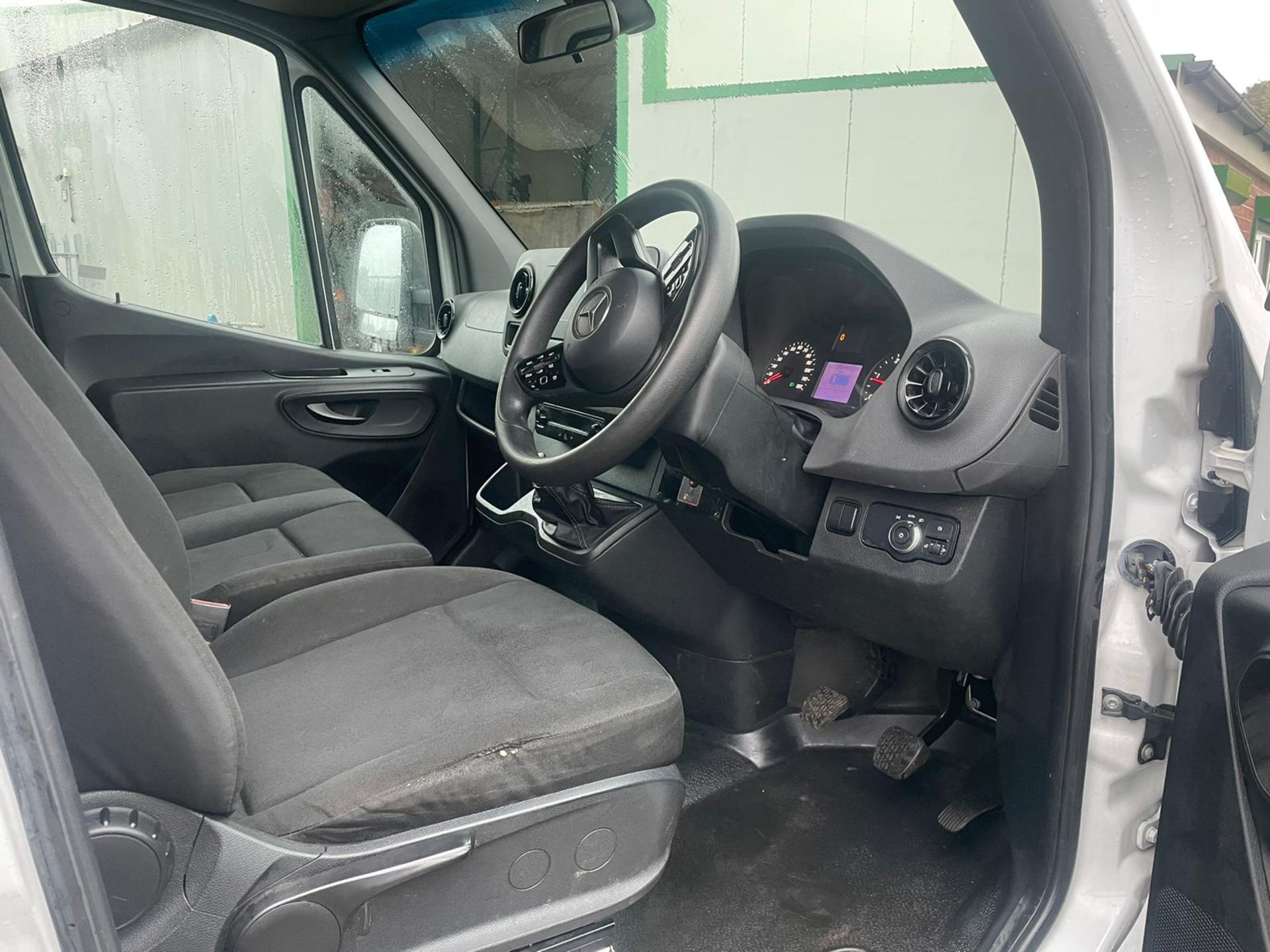 2018 MERCEDES SPRINTER 314 CDTI LUTON WITH TAIL LIFT - 108,356 WARRANTED MILES - 2.2 EURO 6 ENGINE  - Image 6 of 10