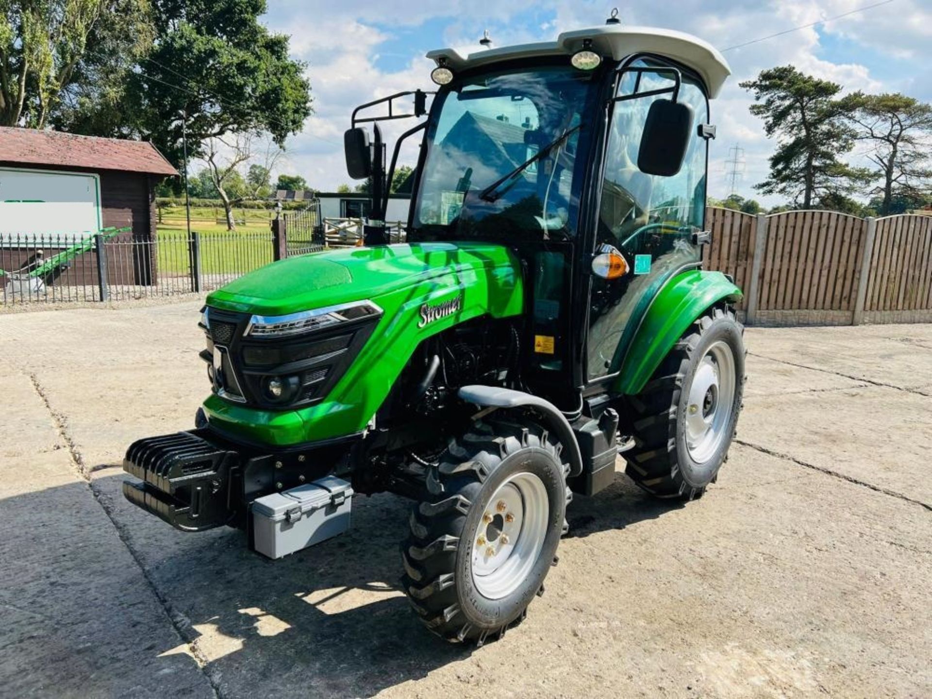 ** BRAND NEW SIROMER 404 4WD TRACTOR WITH SYNCHRO CAB ** - Image 2 of 17