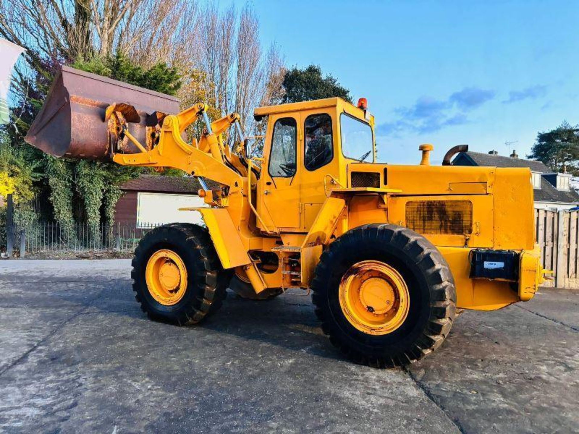 VOLVO LM846 4WD LOADING SHOVEL C/W BUCKET - Image 14 of 17