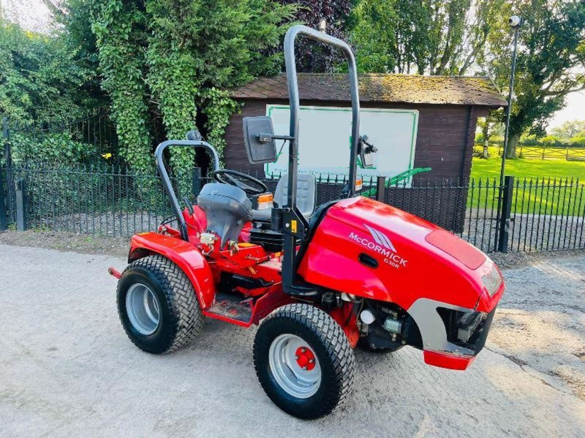 MCCORMICK G30R 4WD COMPACT TRACTOR *1368 HOURS* C/W REVERSE DRIVE