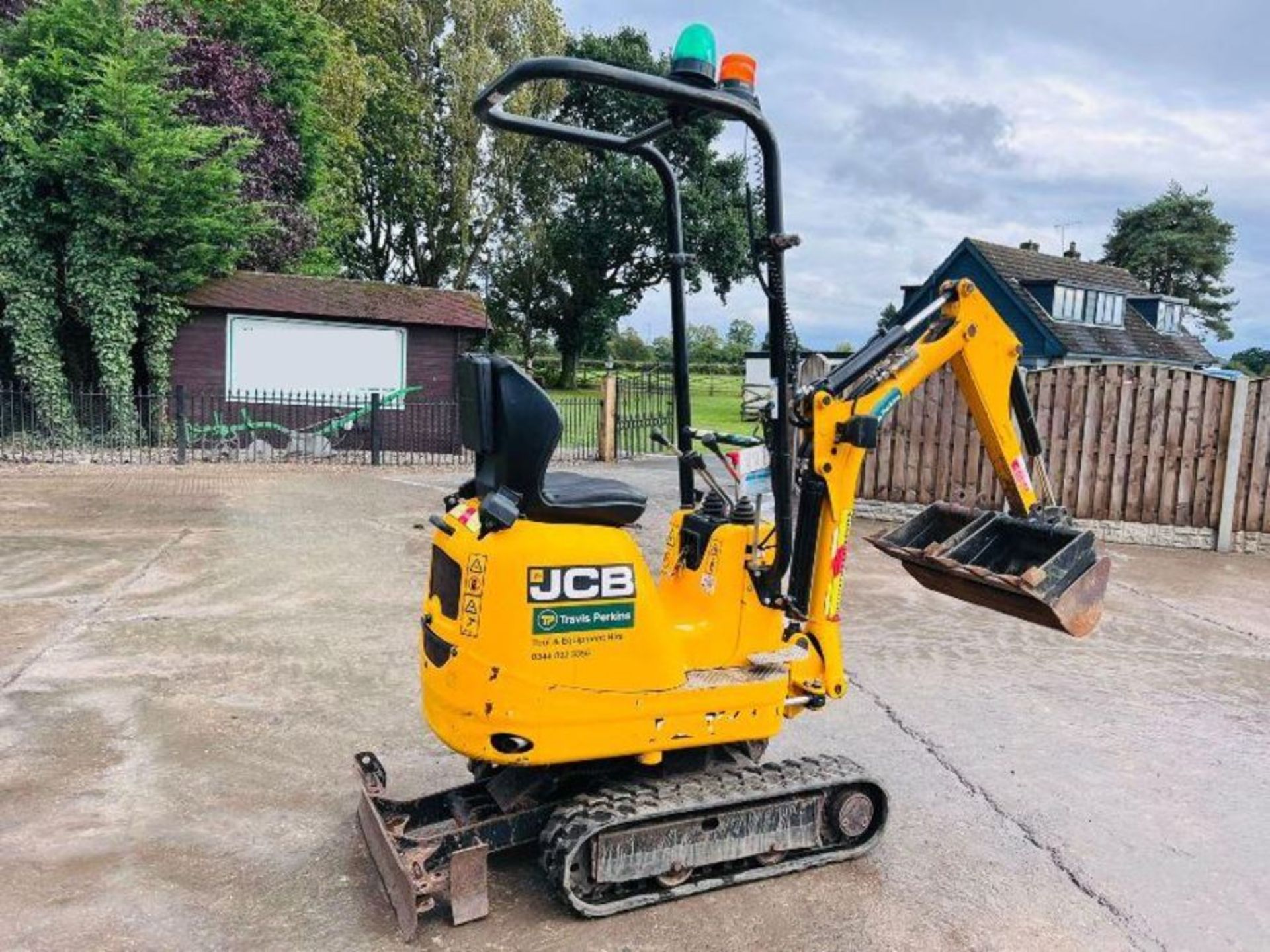 JCB MICRO DIGGER *YEAR 2019, ONLY 338 HOURS* C/W EXPANDING TRACKS - Image 11 of 16