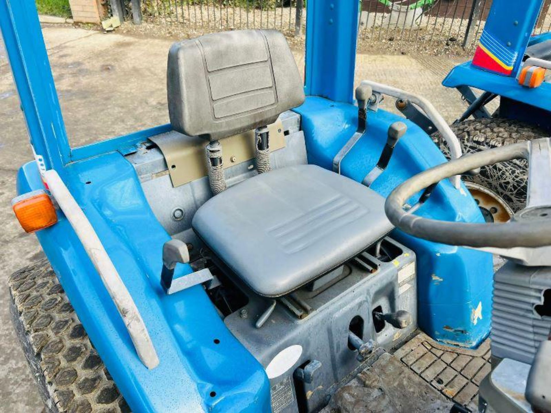 ISEKI TF17F 4WD COMPACT TRACTOR * CHOICE OF TWO * - Image 8 of 16