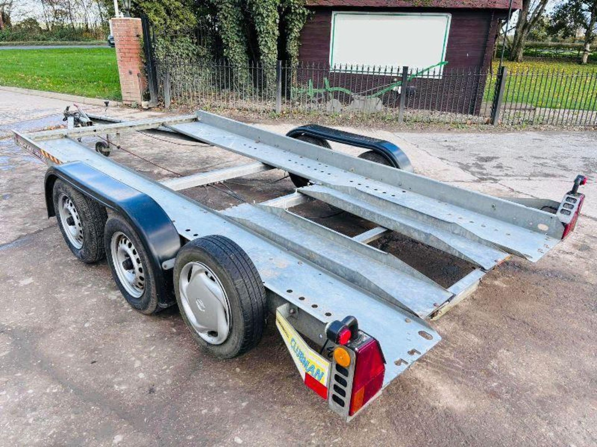 BRIAN JAMES TWIN-AXLE CAR TRANSPORTER TRAILER C/W LOADING RAMPS. - Image 3 of 11