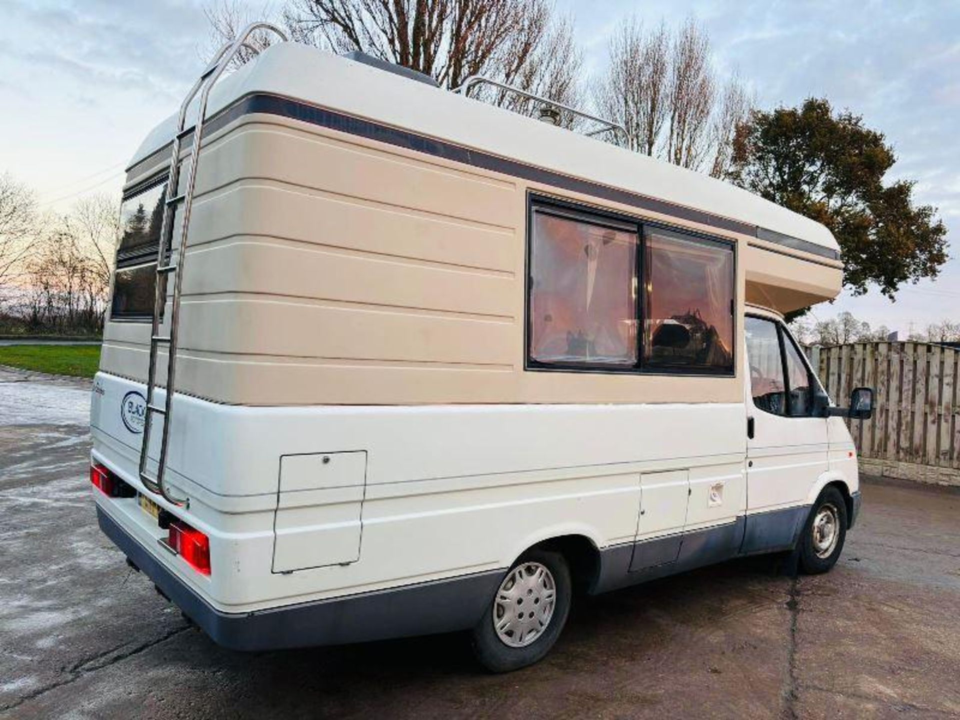 FORD TRANSIT 120 AUTO SLEEPER MOTOR HOME C/W AWNING - Image 11 of 17