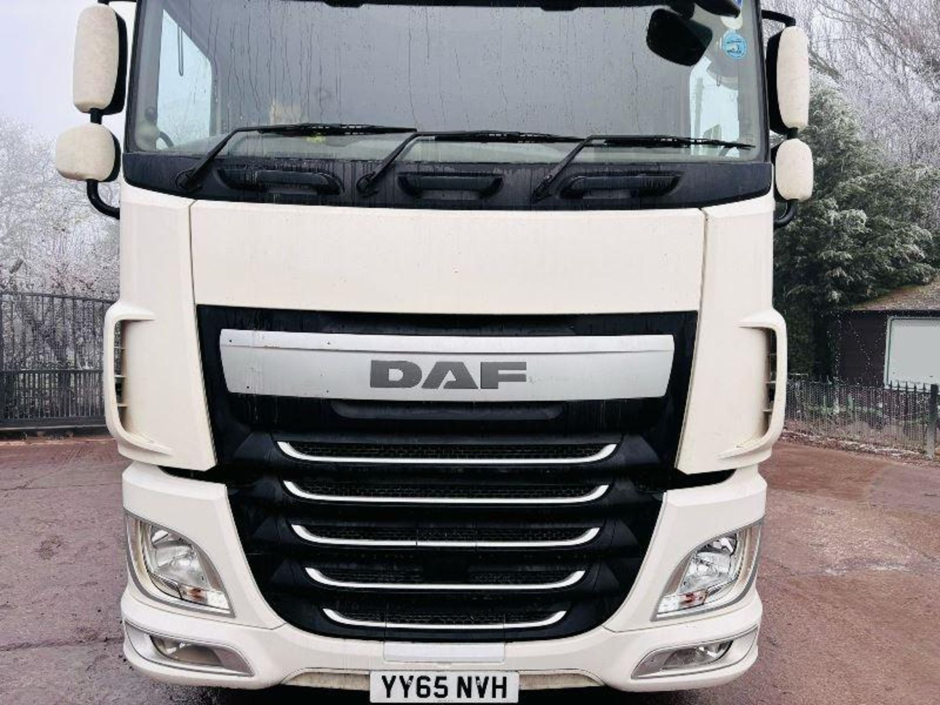 DAF XF510 6X2 TRACTOR UNIT *YEAR 2016, MOT'D TILL APRIL 2024* - READING 700328 KMS - Image 18 of 18