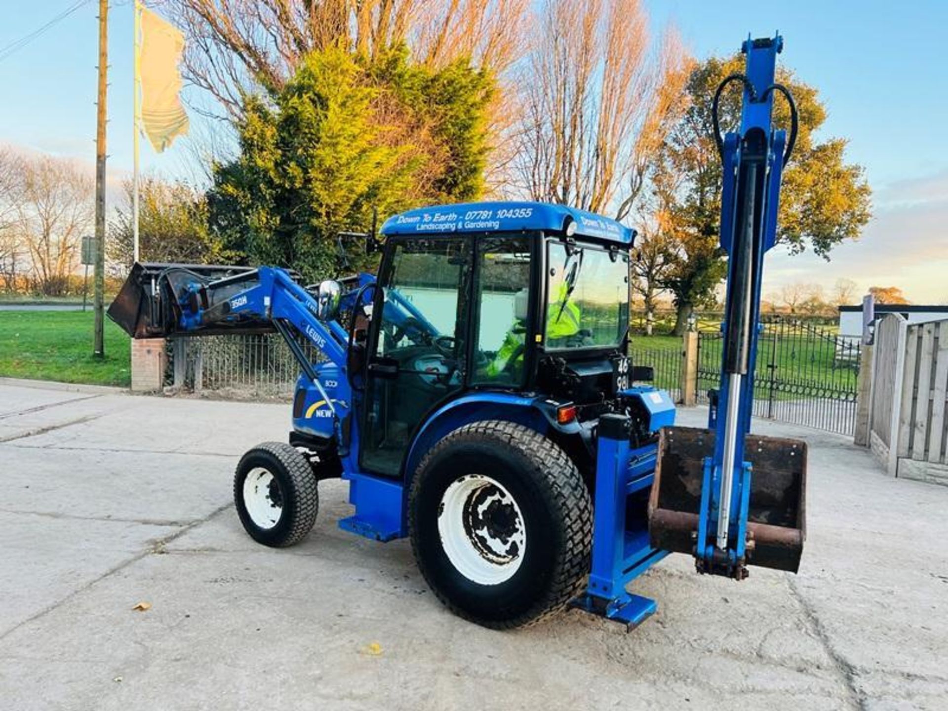 NEW HOLLAND BOOMER 40 4WD TRACTOR *YEAR 2014, ONLY 737 HRS* C/W LOADER & BACK TACTOR - Image 2 of 19