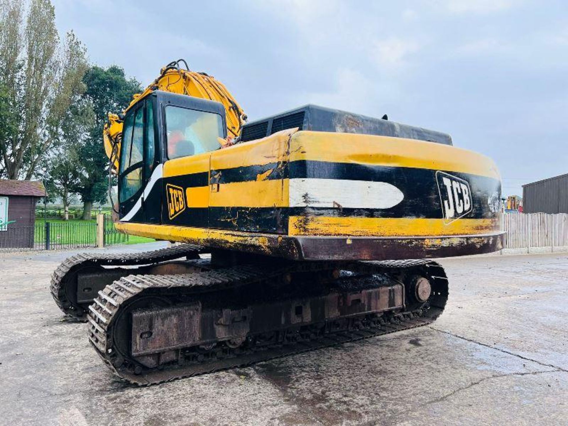 JCB JS330 TRACKED EXCAVATOR C/W QUICK HITCH AND BUCKET - Image 10 of 16