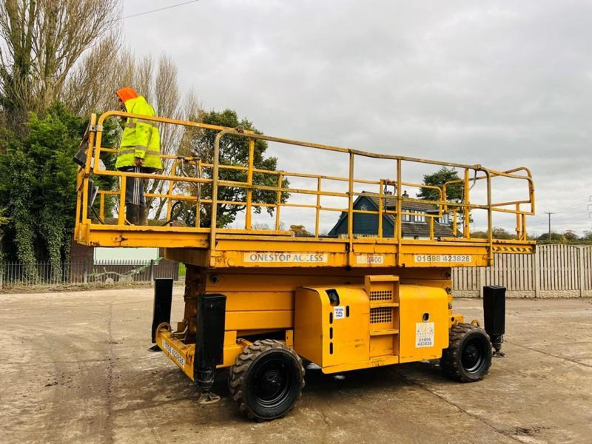 HAULOTTE H15SX SCISSOR LIFT C/W HYDRAULIC SUPPORT LEGS - Image 9 of 11