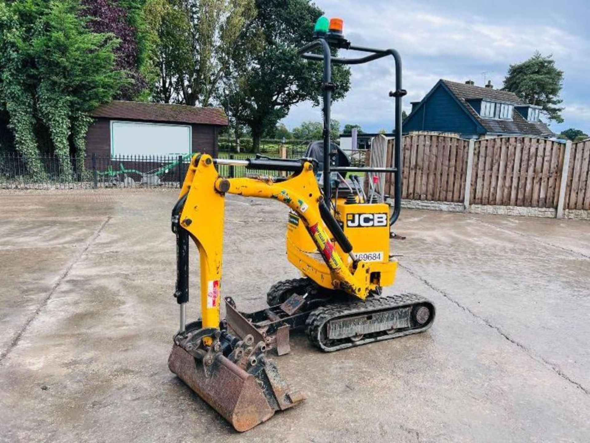 JCB MICRO DIGGER *YEAR 2019, ONLY 338 HOURS* C/W EXPANDING TRACKS - Image 9 of 16