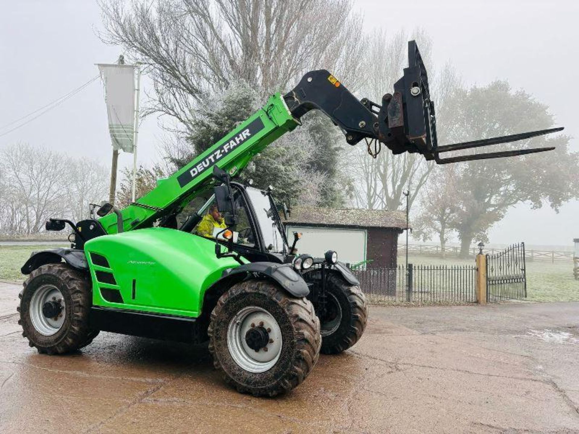 JLG AGRIVICTOR 33.7 4WD TELEHANDLER *YEAR 2016, AG-SPEC* C/W PICK UP HITCH - Image 16 of 19