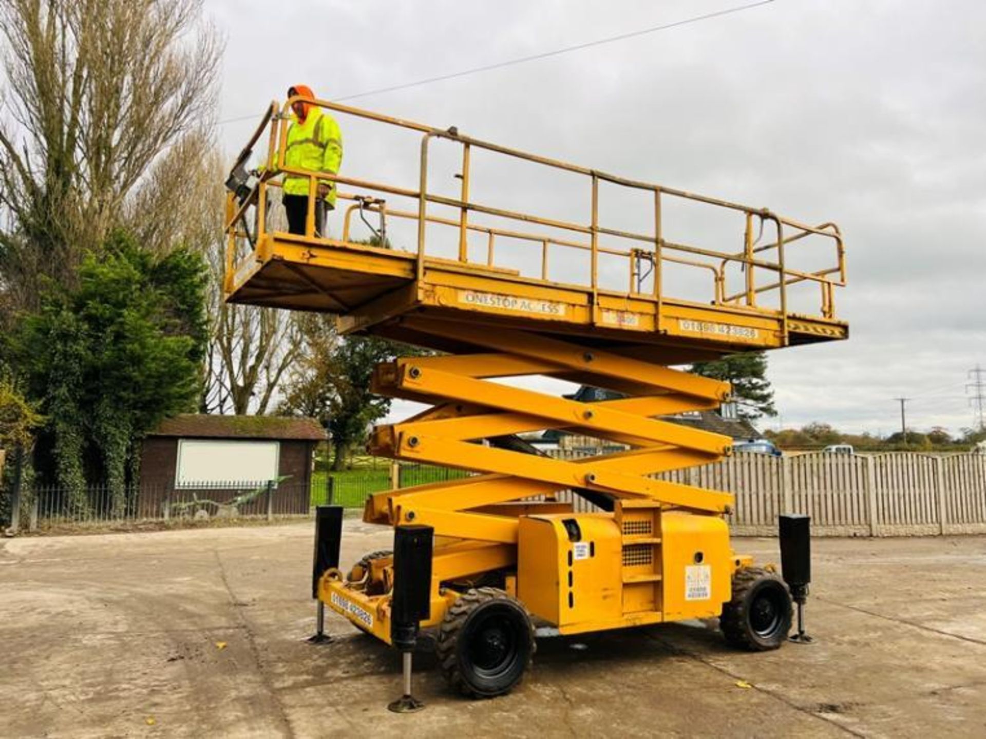 HAULOTTE H15SX SCISSOR LIFT C/W HYDRAULIC SUPPORT LEGS - Image 8 of 11