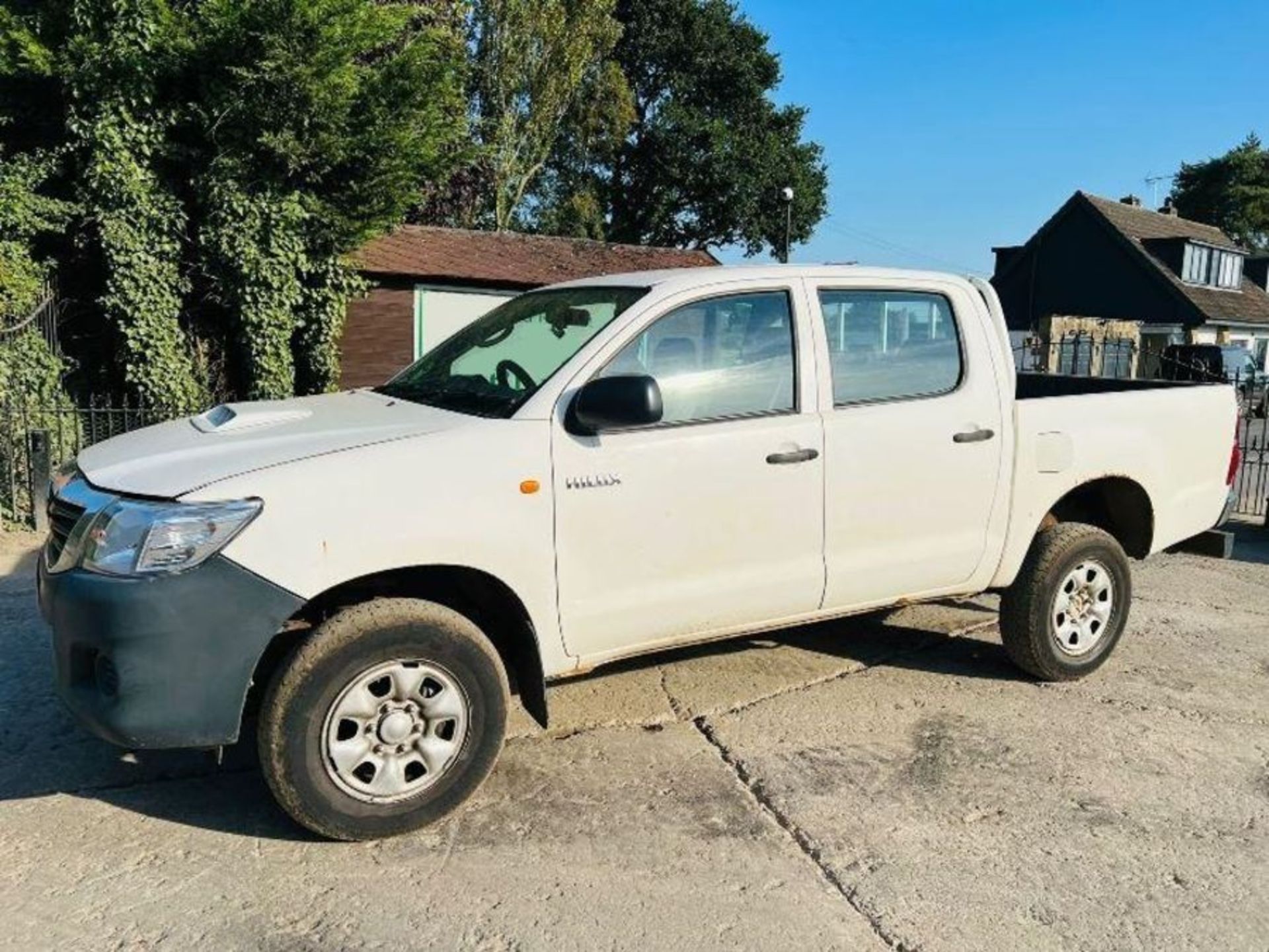 TOYOTA HILUX 2.5L DOUBLE CAB PICK UP *YEAR 2012* - Image 9 of 12