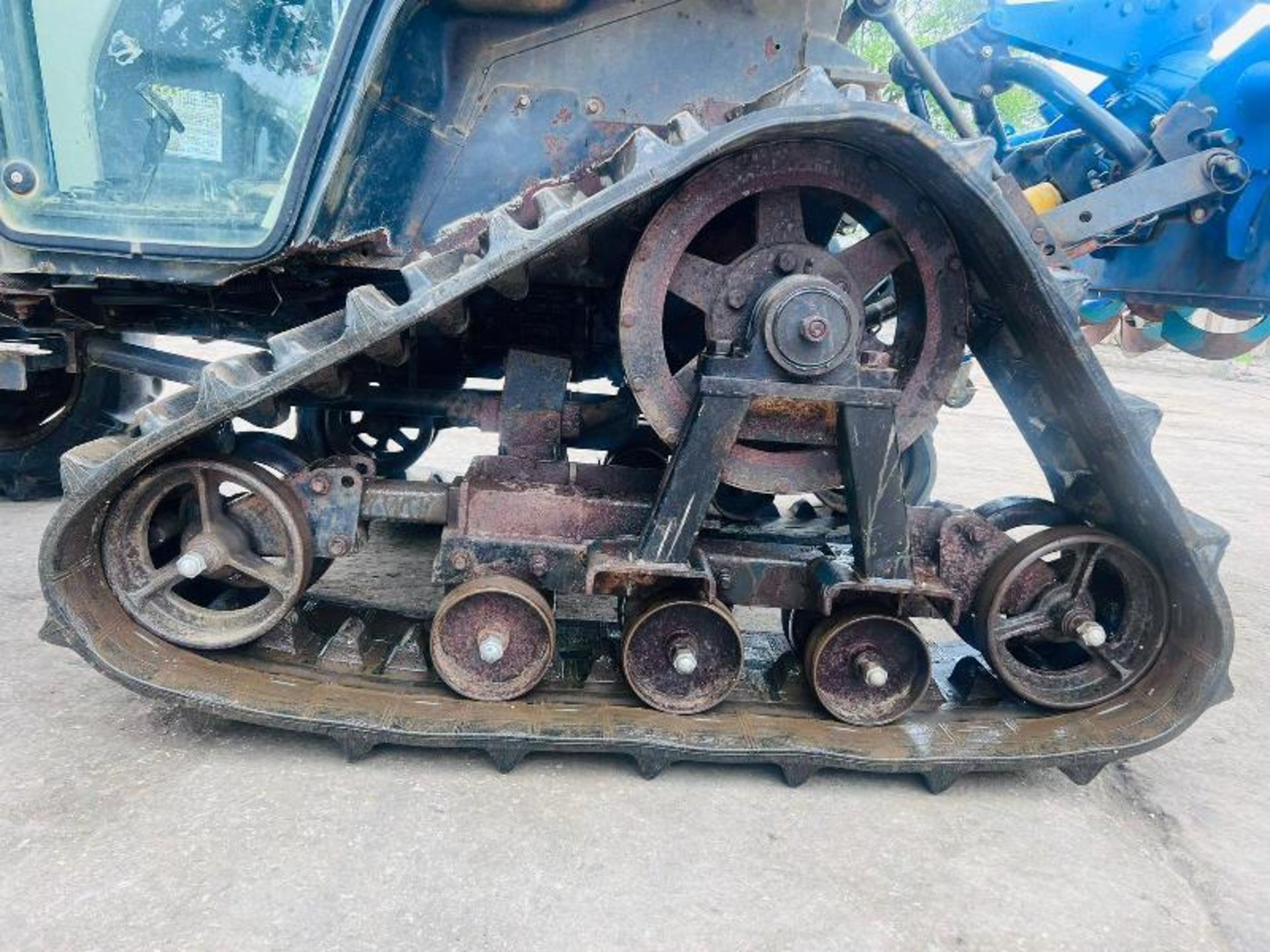 ISEKI TH253 HALF TRACK TRACTOR C/E REAR LINKAGE QUICK HITCH & ROTAVATOR - Image 11 of 17