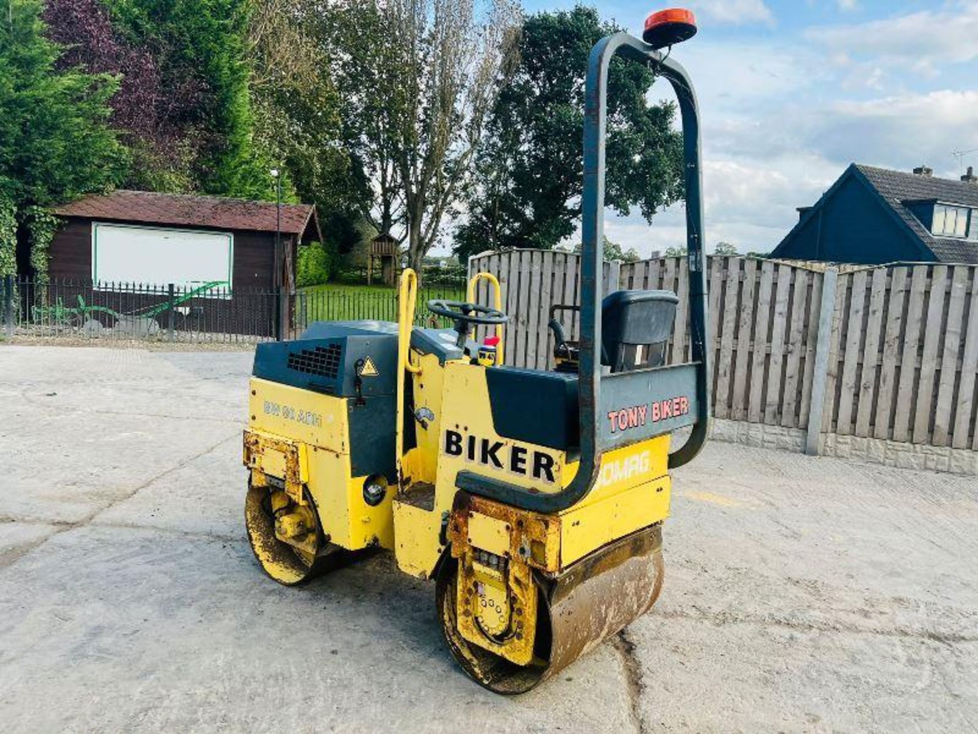 BOMAG BW80 ADH DOUBLE DRUM ROLLER C/W ROLE BAR - Image 2 of 12