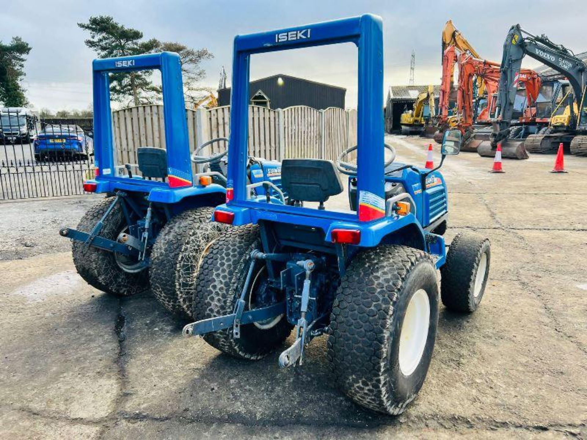 ISEKI TF17F 4WD COMPACT TRACTOR * CHOICE OF TWO * - Image 3 of 16